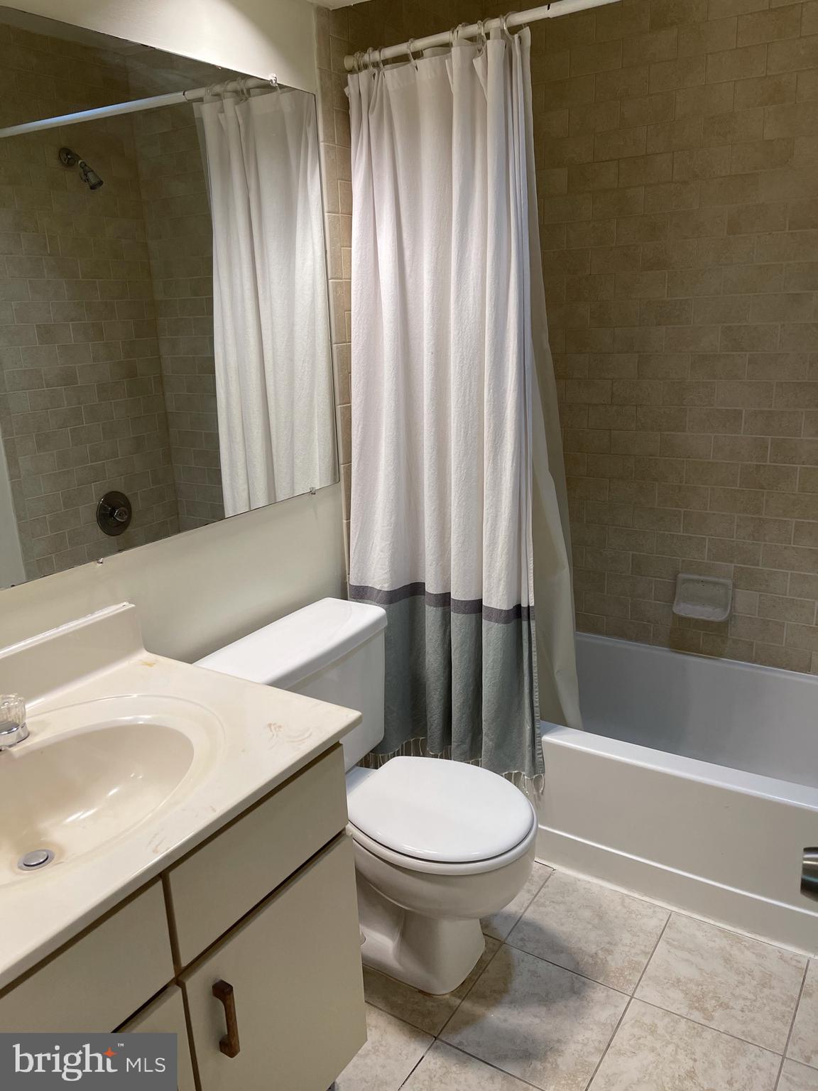 LAFAYETTE FOREST - Residential Lease