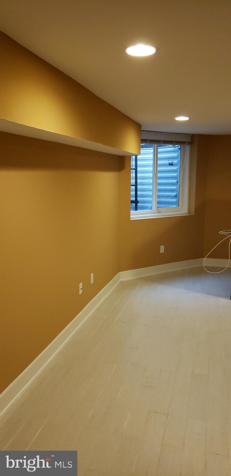 WEST POPLAR - Residential Lease