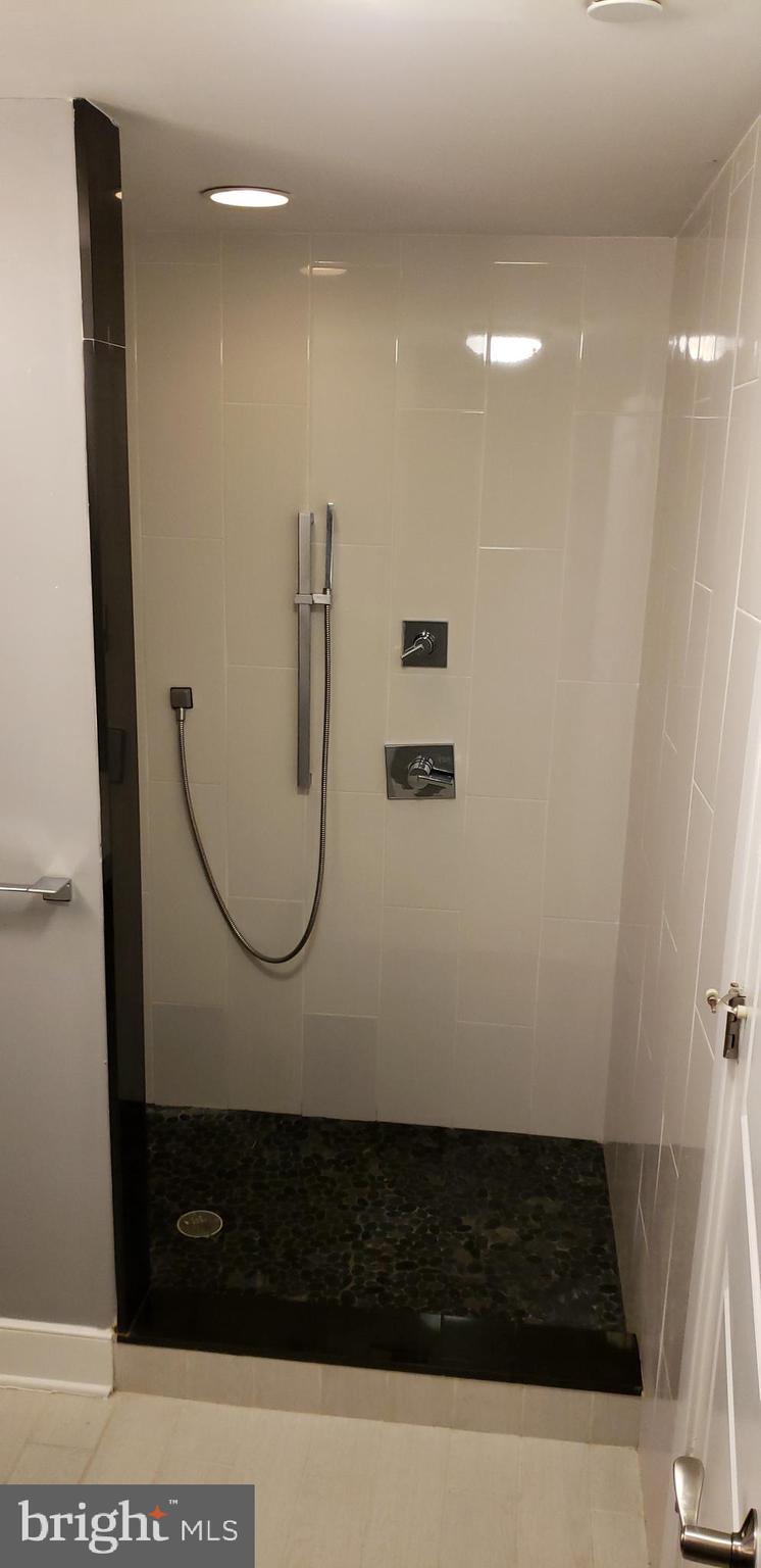 WEST POPLAR - Residential Lease