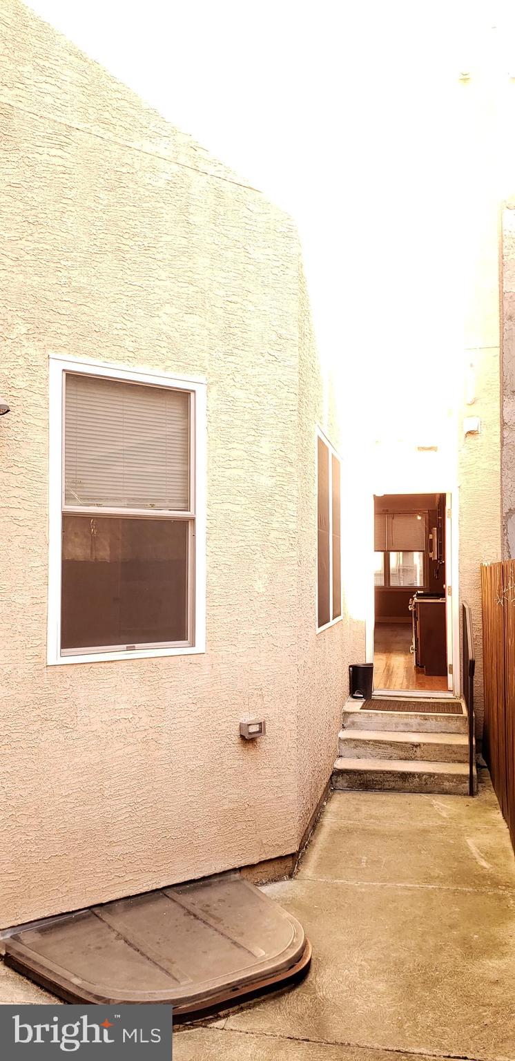 WEST POPLAR - Residential Lease