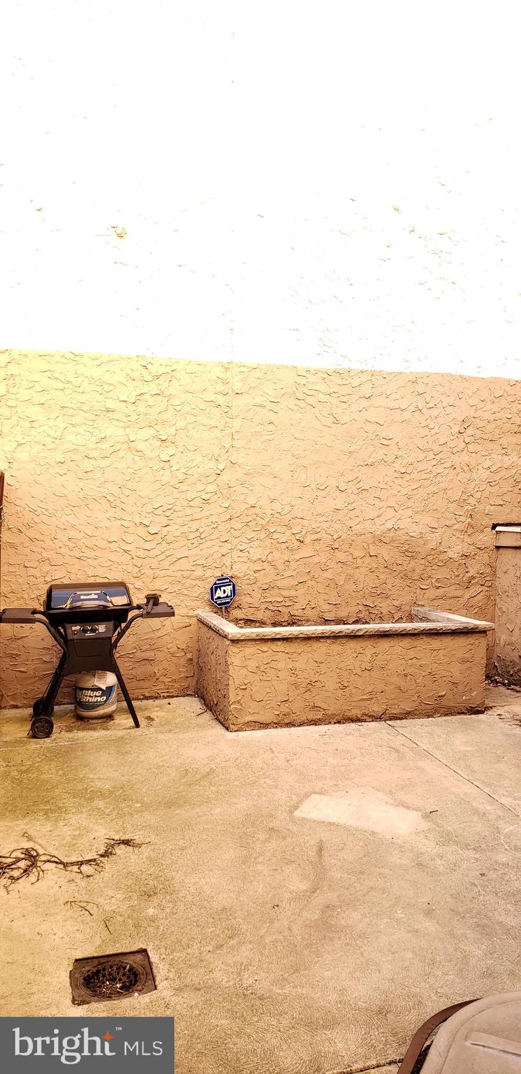 WEST POPLAR - Residential Lease