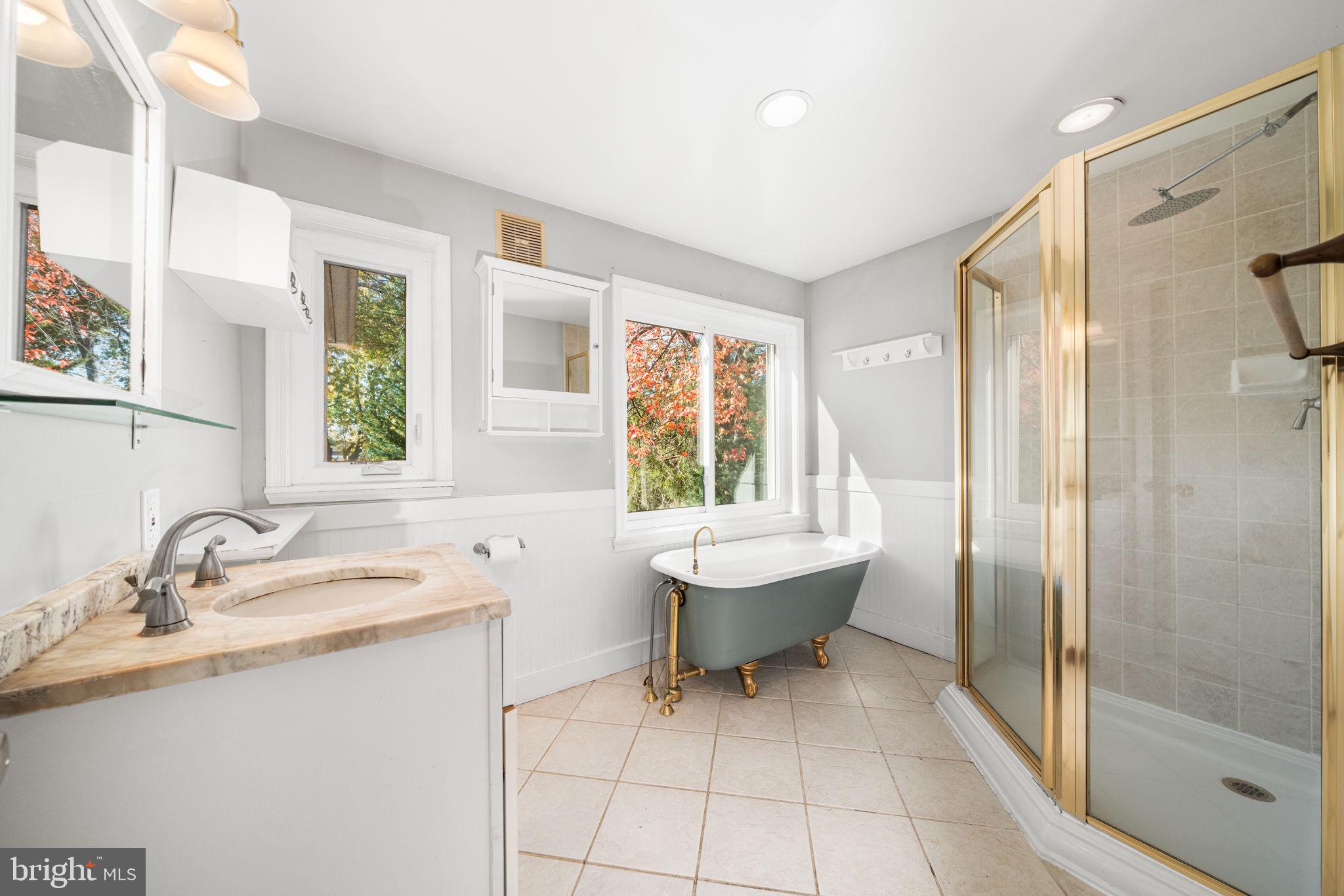 DALECREST - Residential Lease