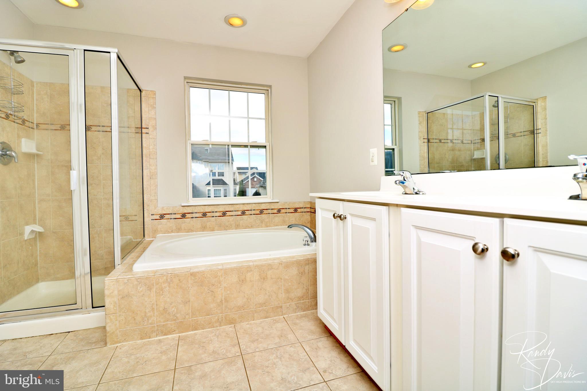 LAKELAND PLACE - Residential