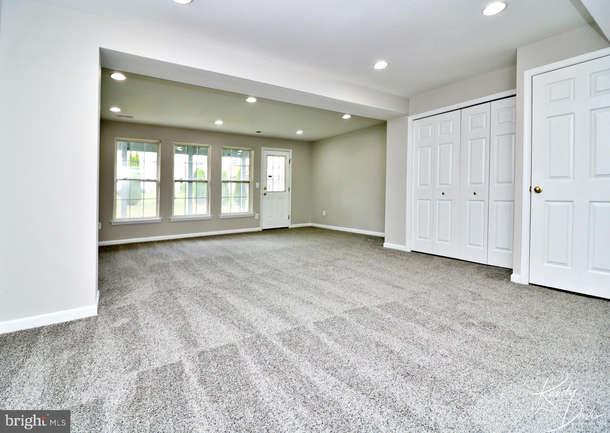 LAKELAND PLACE - Residential