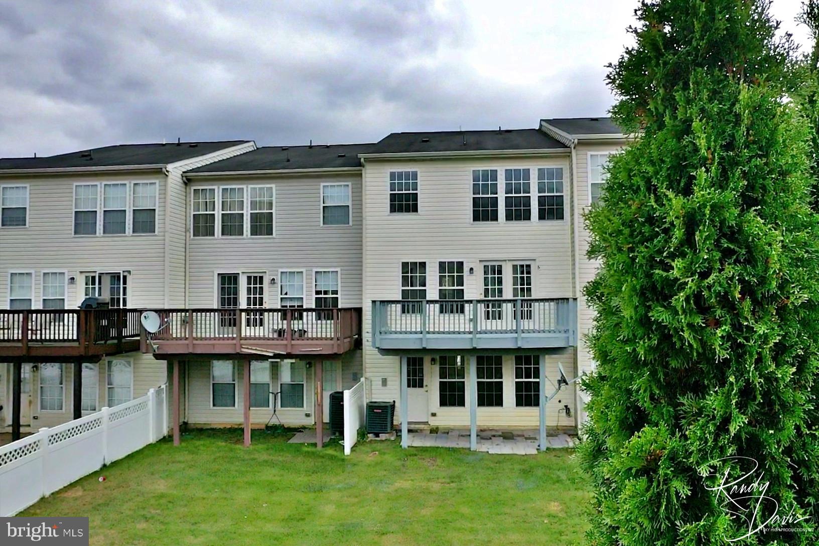 LAKELAND PLACE - Residential