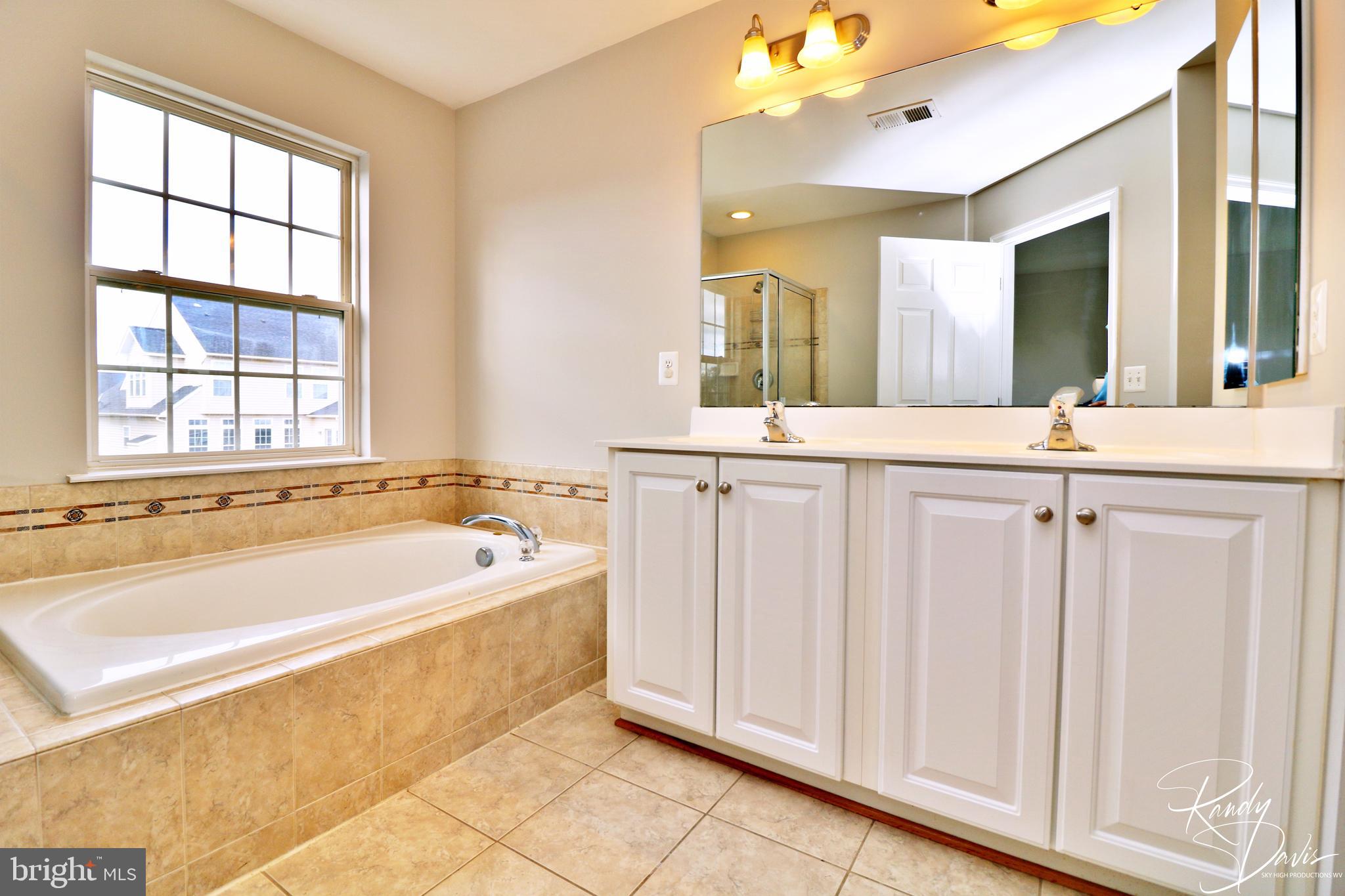 LAKELAND PLACE - Residential