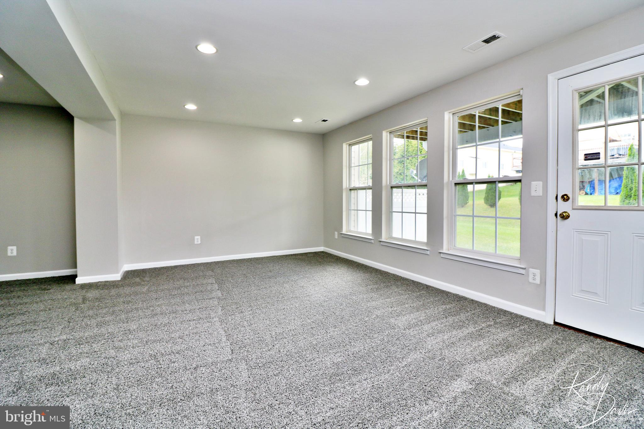 LAKELAND PLACE - Residential