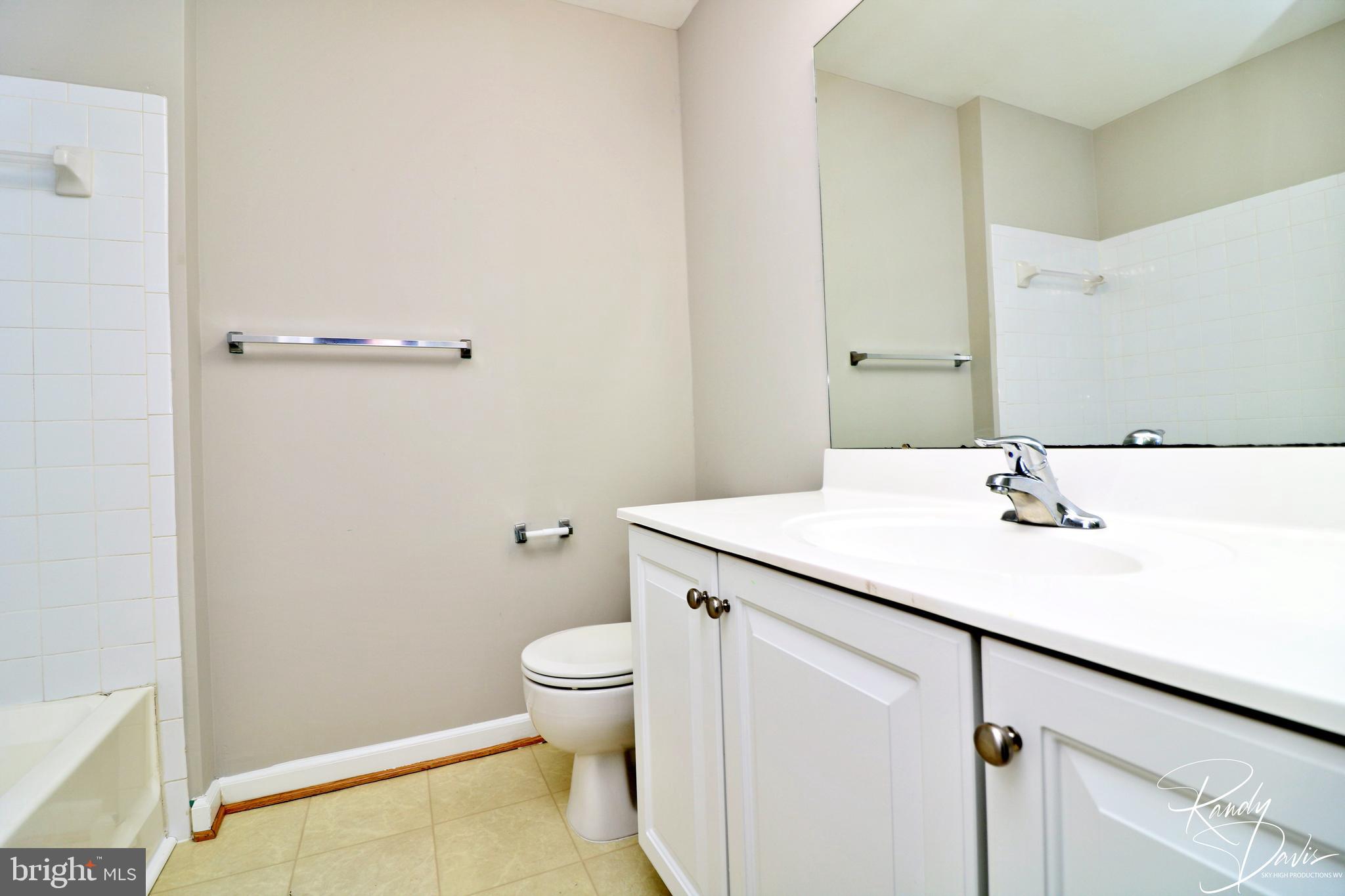 LAKELAND PLACE - Residential