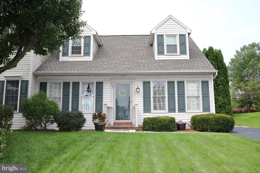 Photo of 706 RADIO RD, ELIZABETHTOWN, PA 17022 (MLS # PALA2038024)