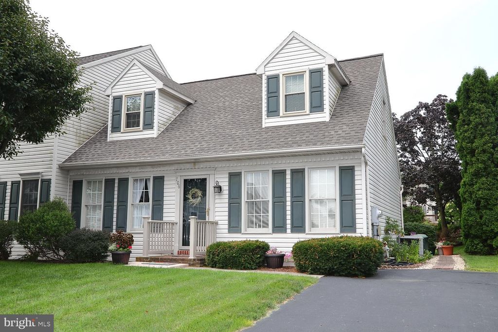 Photo of 706 RADIO RD, ELIZABETHTOWN, PA 17022 (MLS # PALA2038024)