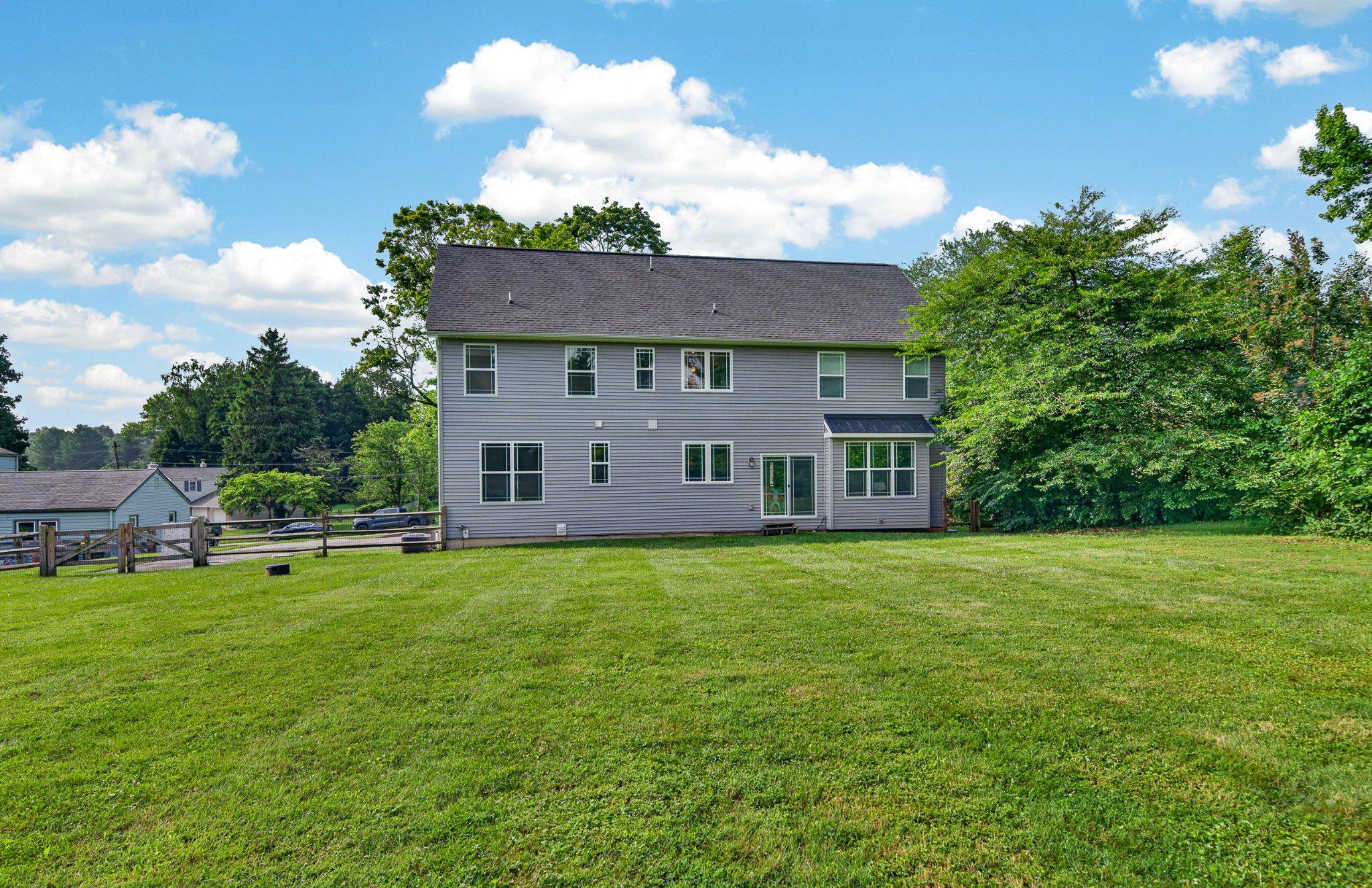 1405 CARRIAGE LANE