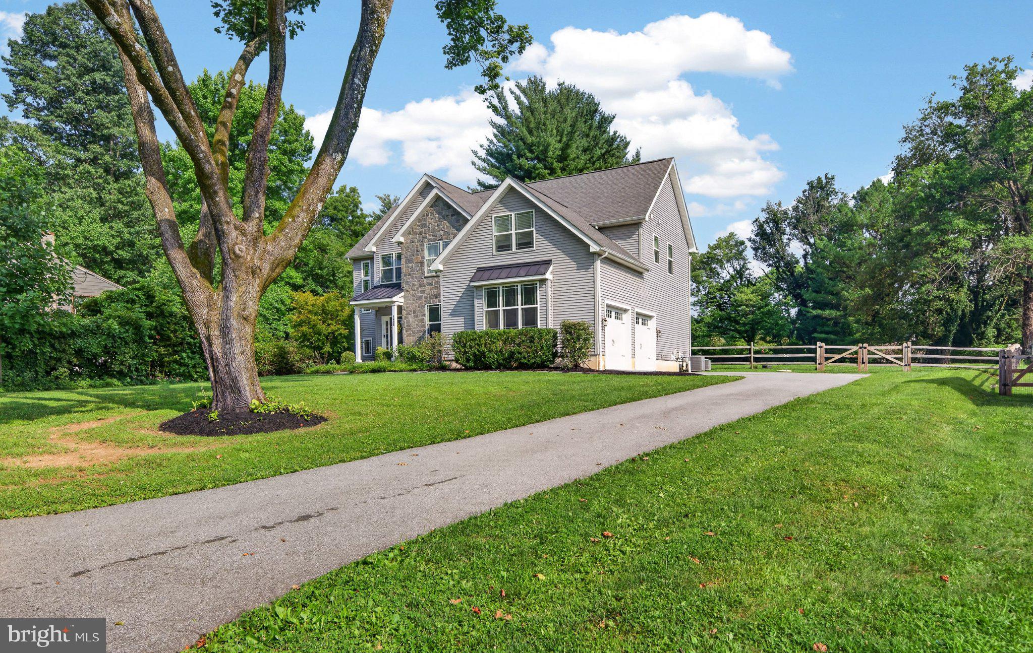 1405 CARRIAGE LANE