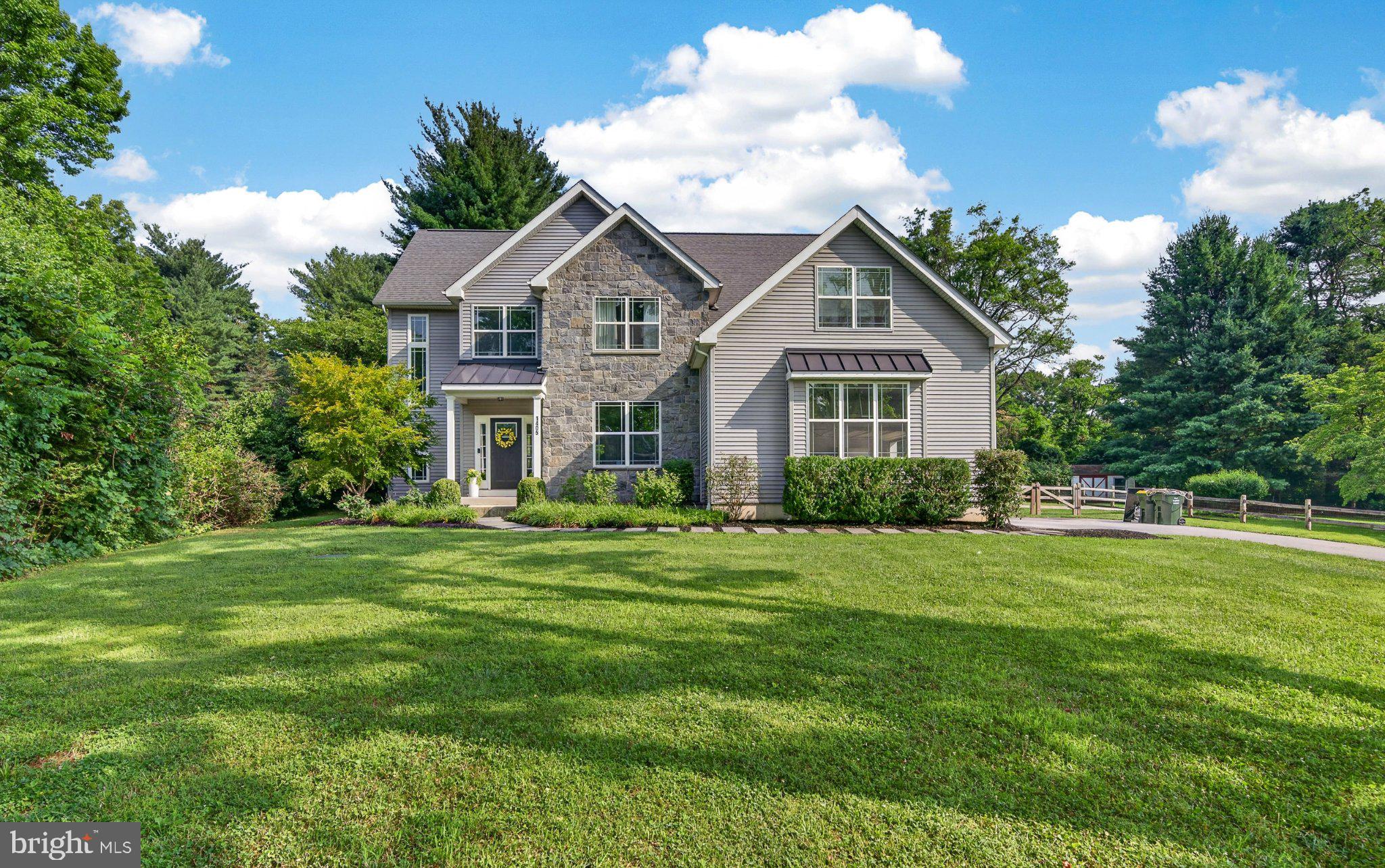 1405 CARRIAGE LANE