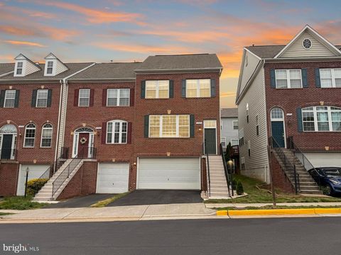 Photo of 11549 Cavalier Landing Court, FAIRFAX, VA 22030 (MLS # VAFX2307520)