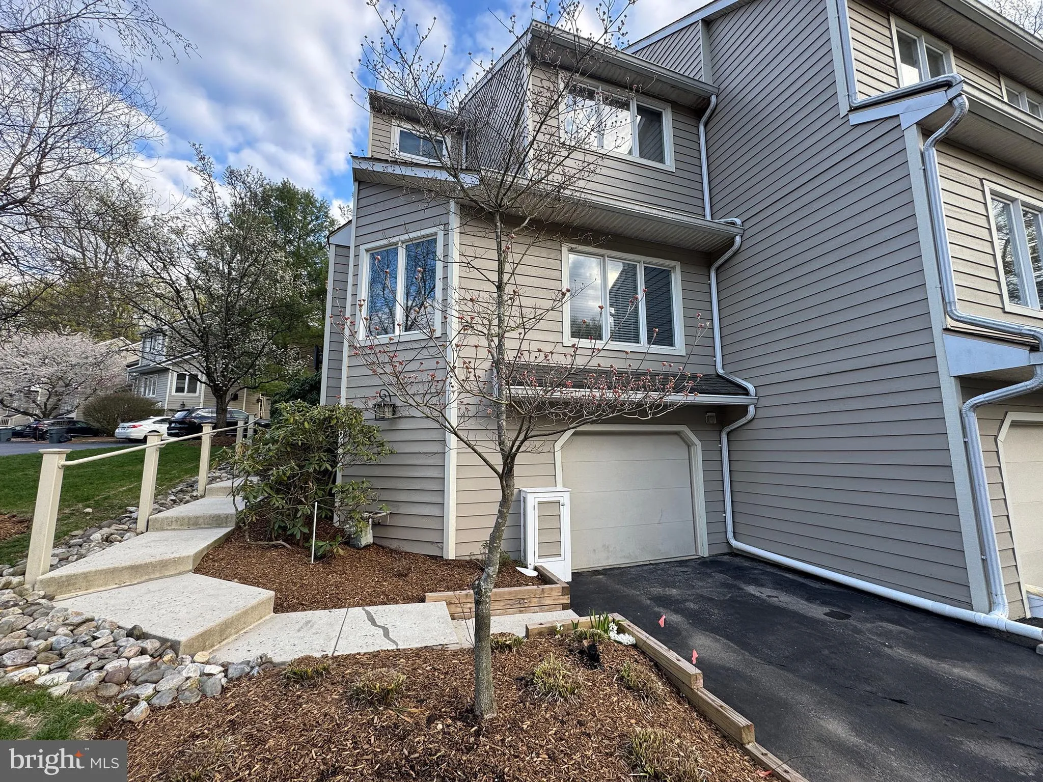 Newtown Square, Pennsylvania 19073, United States, 3 Bedrooms Bedrooms, ,3 BathroomsBathrooms,Residential,Pending,109949