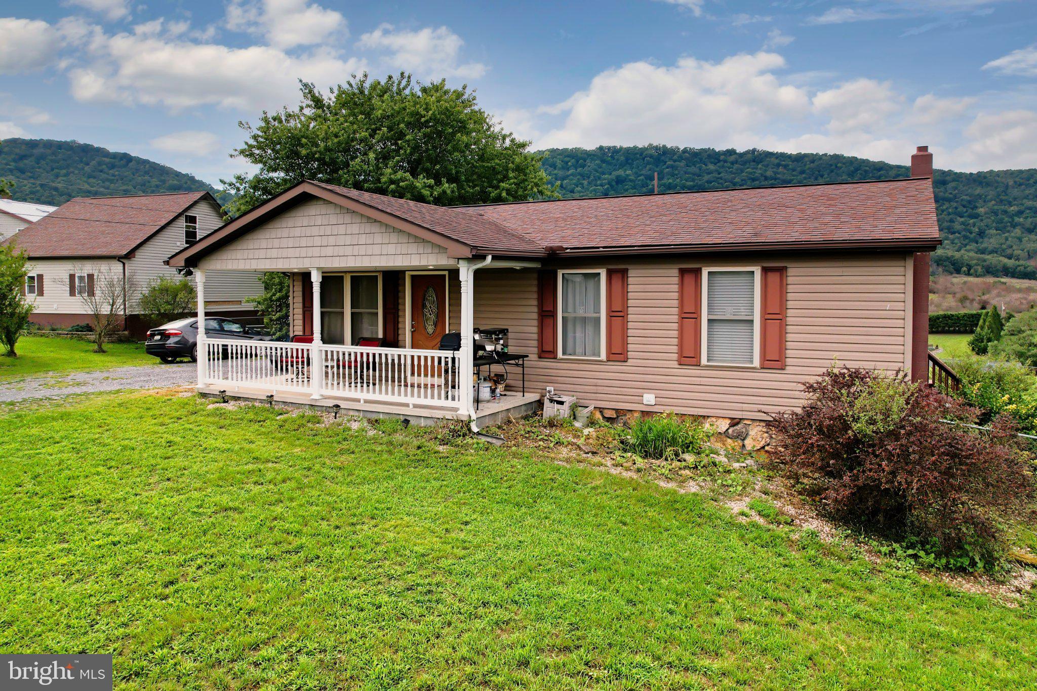 171 TWIN OAKS DR