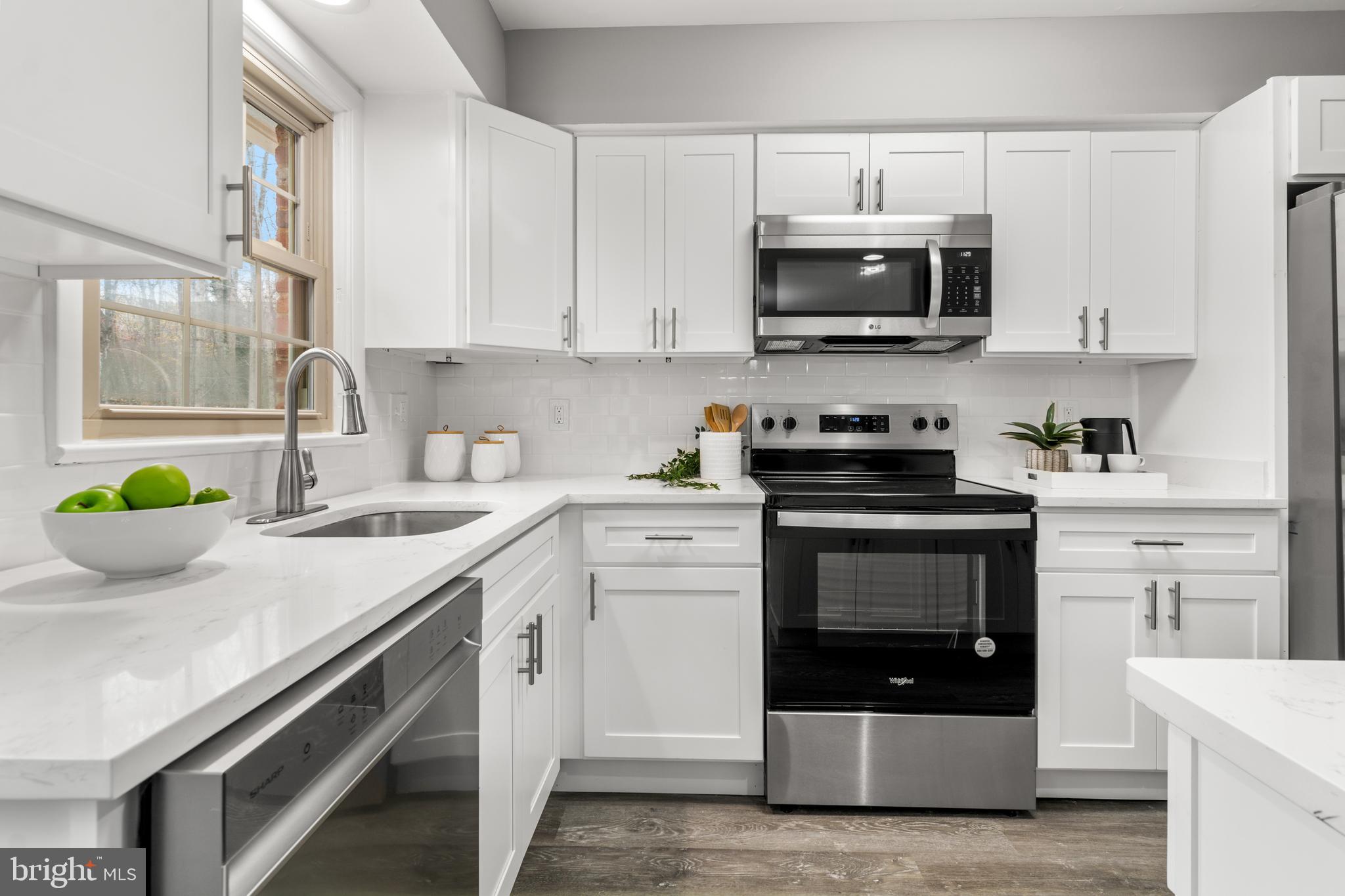 HILLMEADE MANOR - Residential