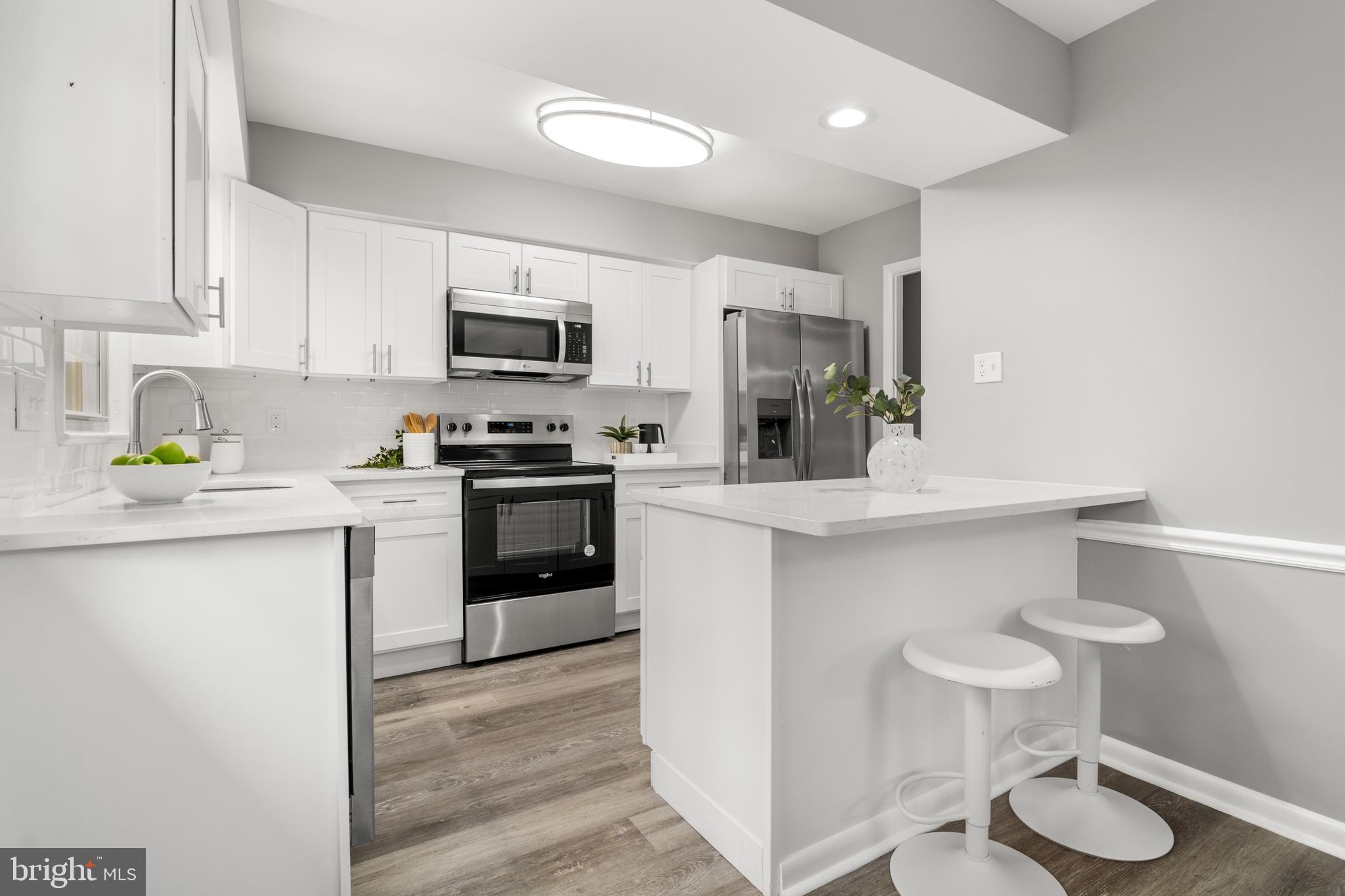 HILLMEADE MANOR - Residential