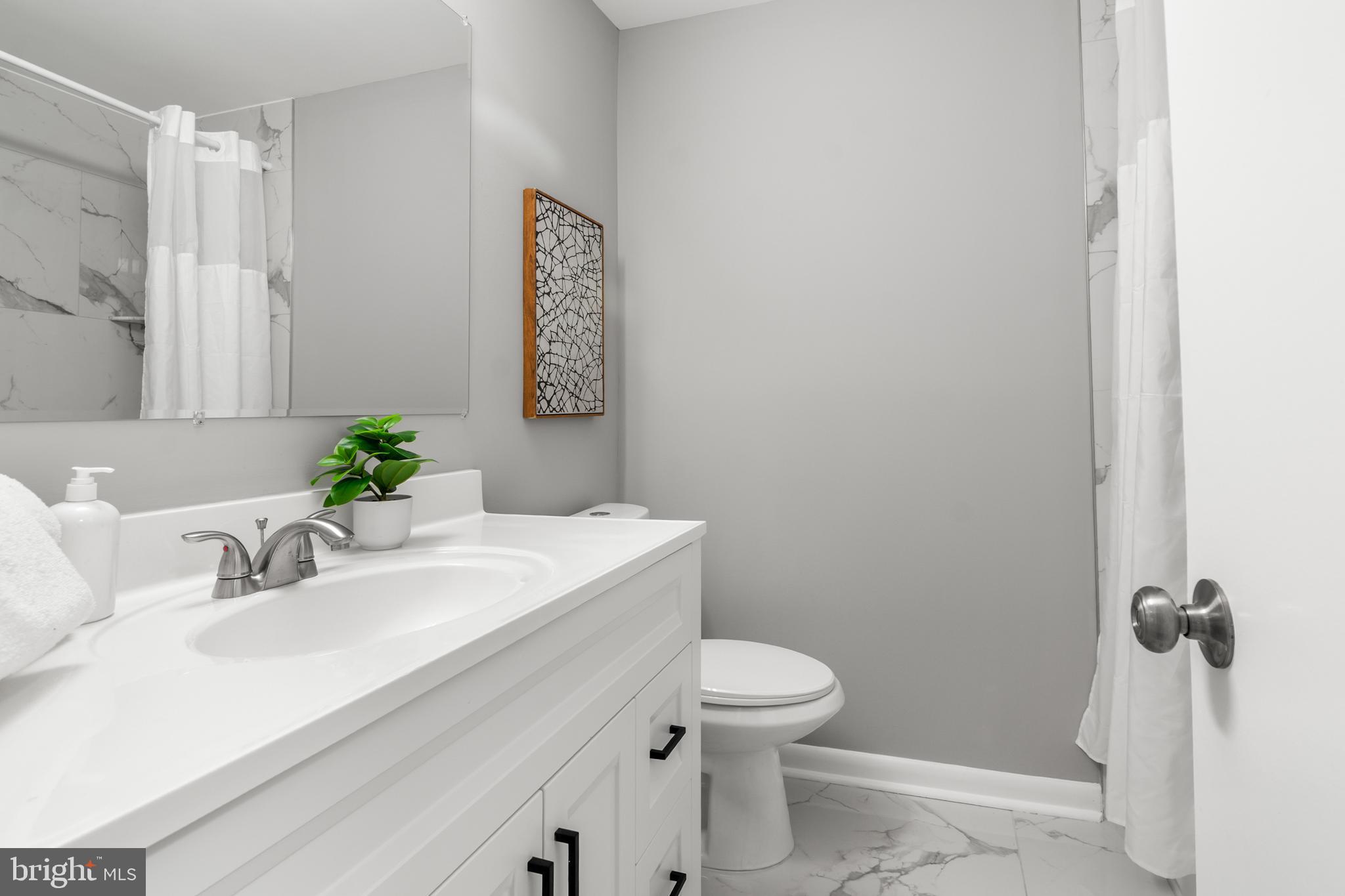 HILLMEADE MANOR - Residential