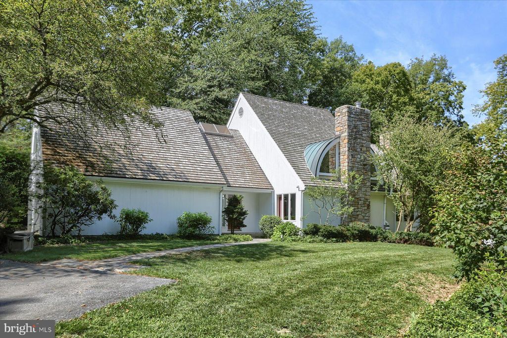 Photo of 1135 HAWLEY DR, LANCASTER, PA 17603 (MLS # PALA2039922)