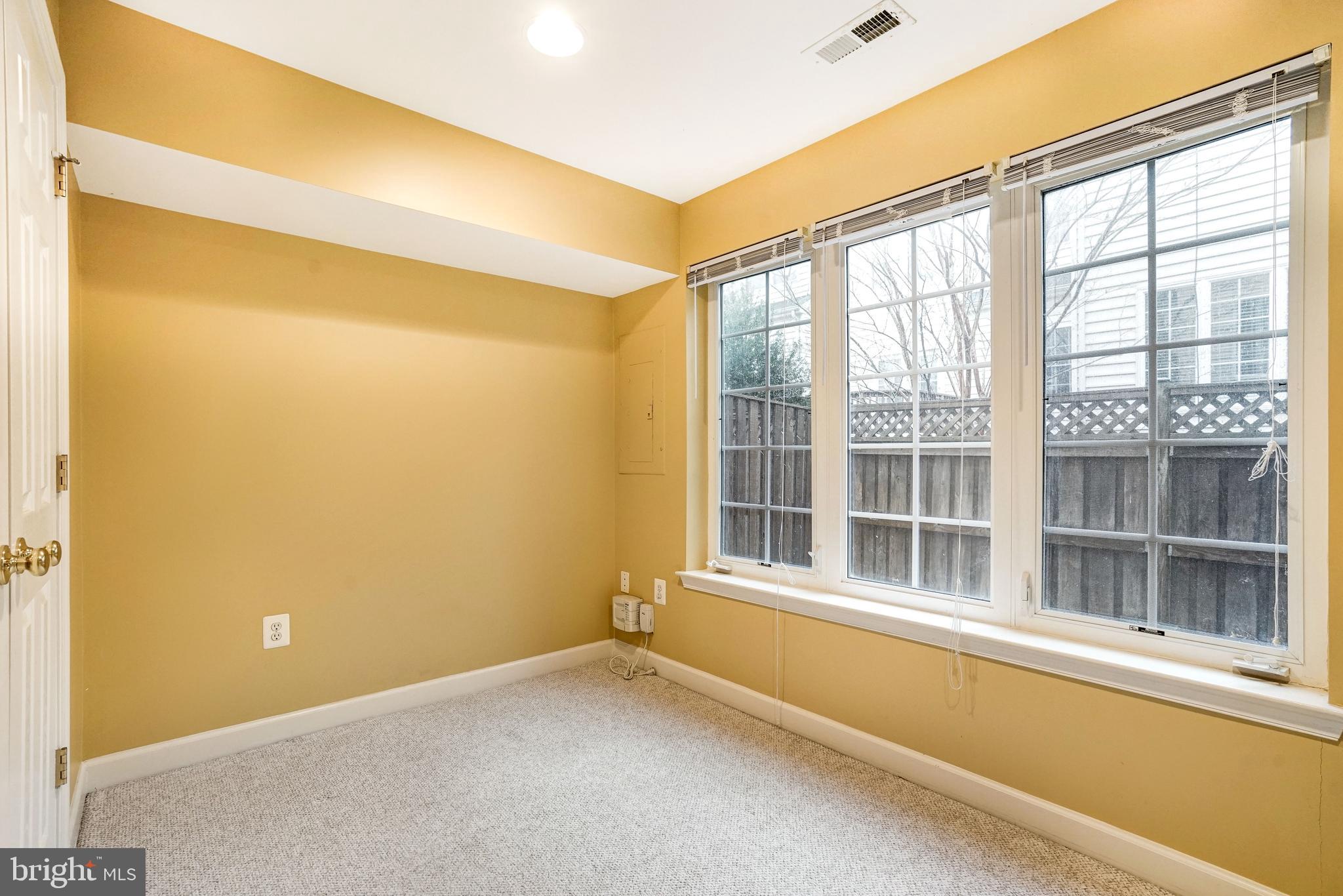 FAIRFAX CENTER LANDBAY - Residential Lease