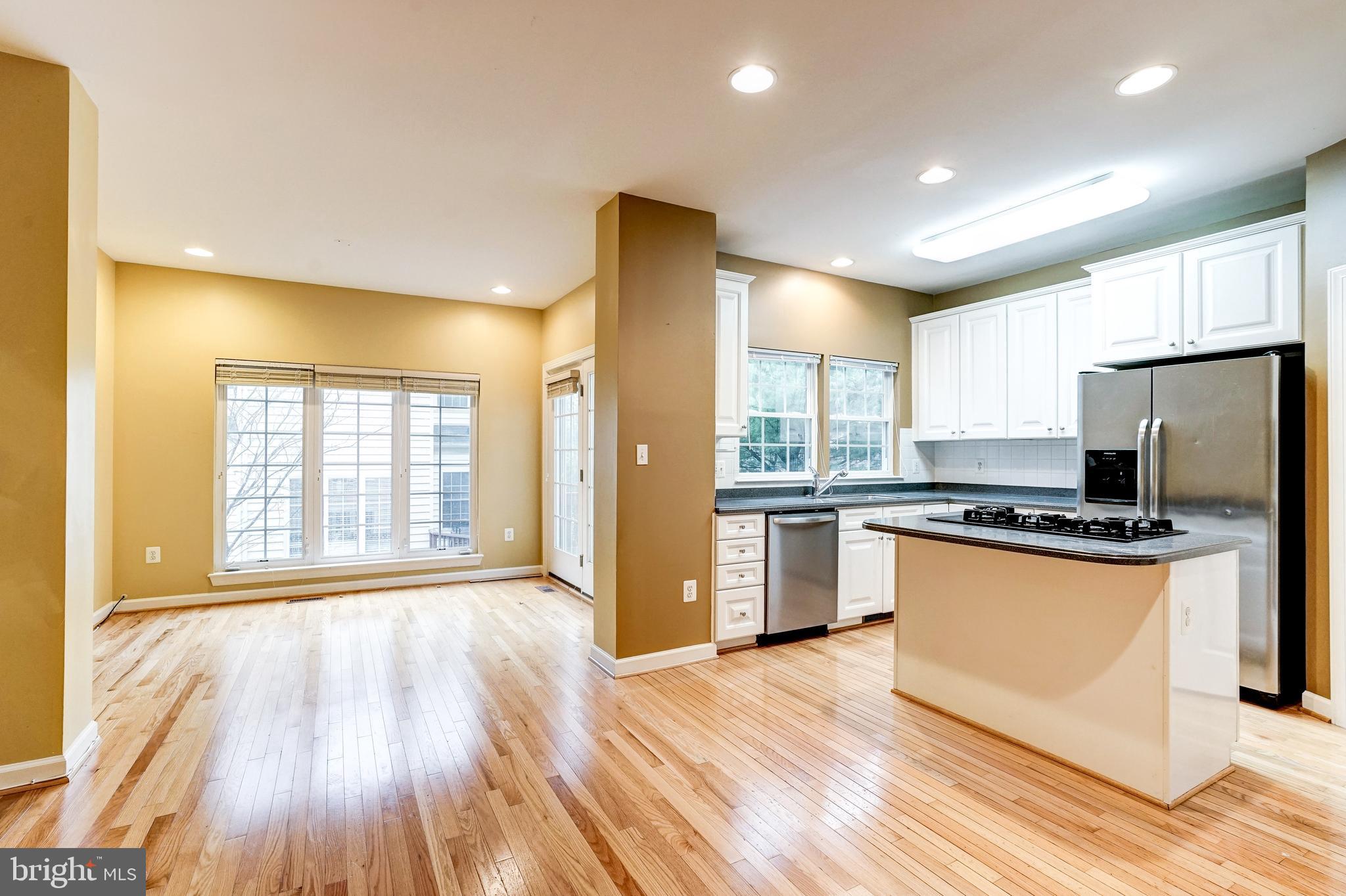 FAIRFAX CENTER LANDBAY - Residential Lease