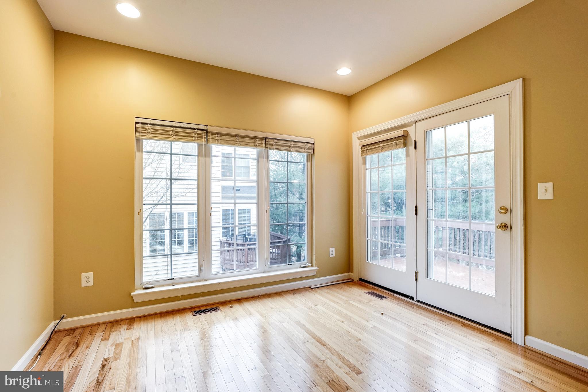 FAIRFAX CENTER LANDBAY - Residential Lease