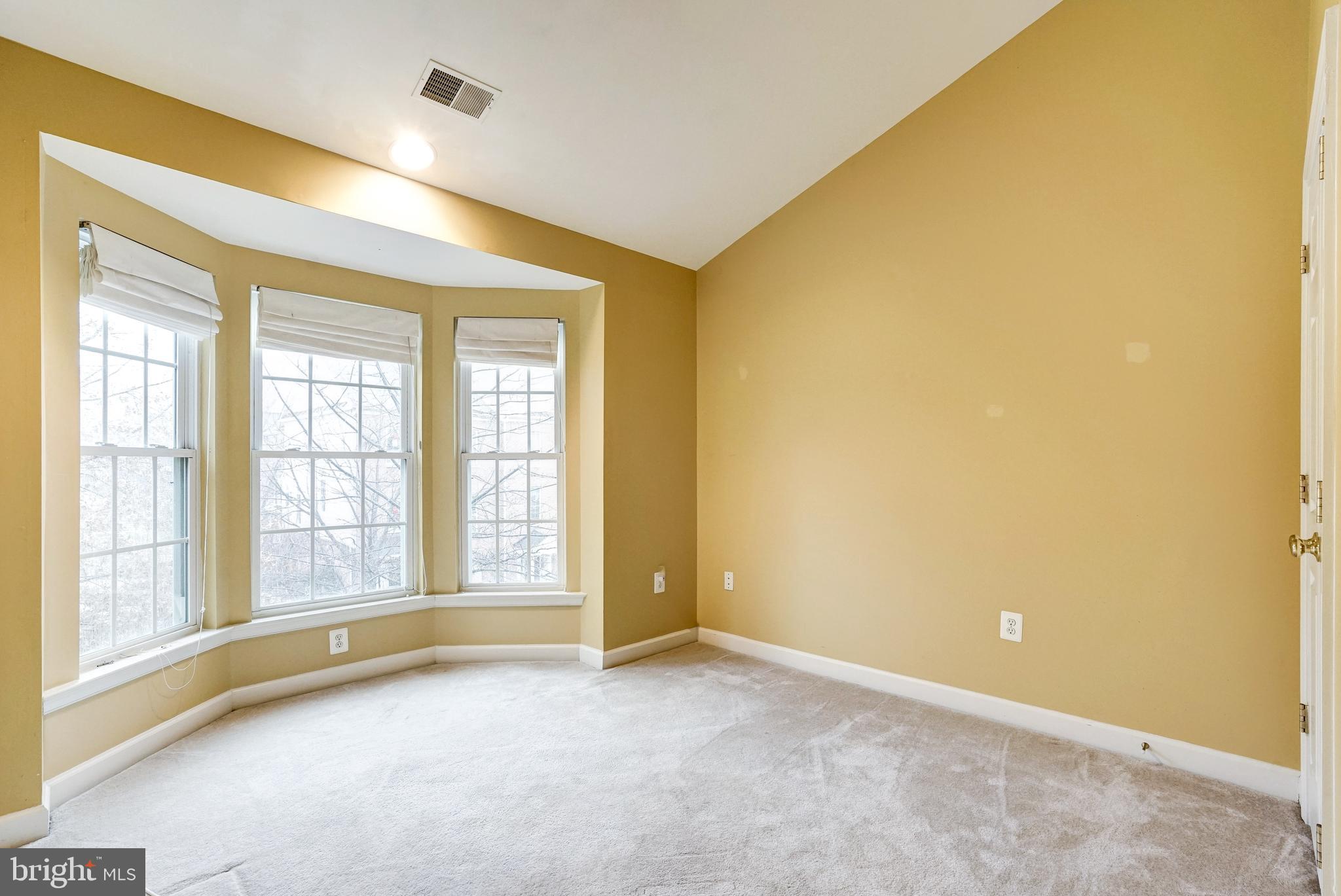 FAIRFAX CENTER LANDBAY - Residential Lease