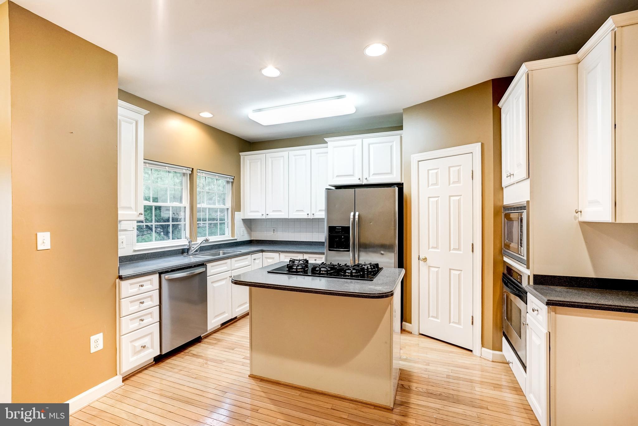 FAIRFAX CENTER LANDBAY - Residential Lease