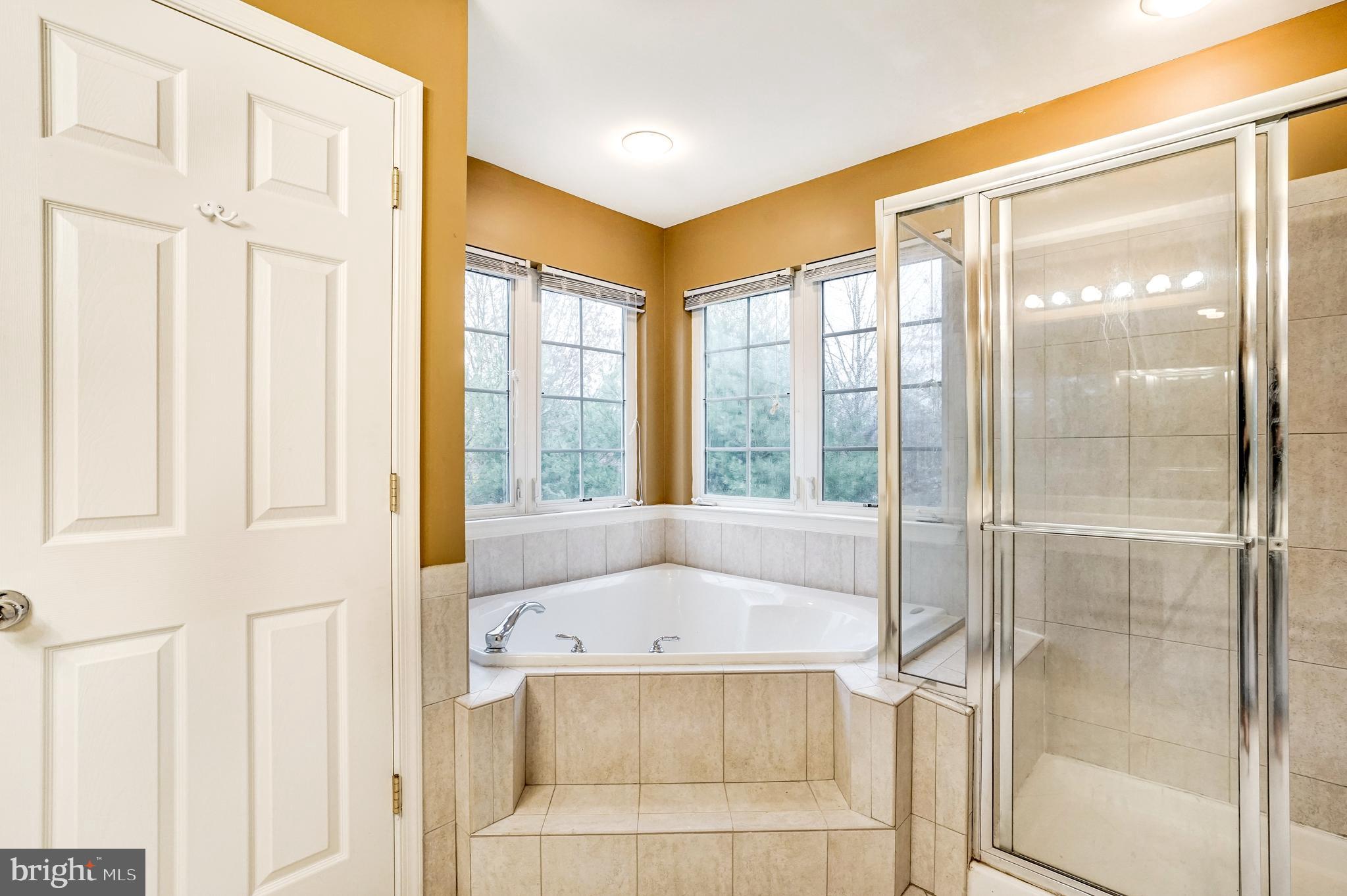 FAIRFAX CENTER LANDBAY - Residential Lease