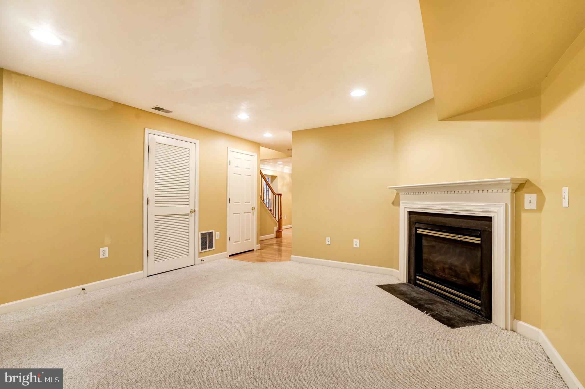 FAIRFAX CENTER LANDBAY - Residential Lease