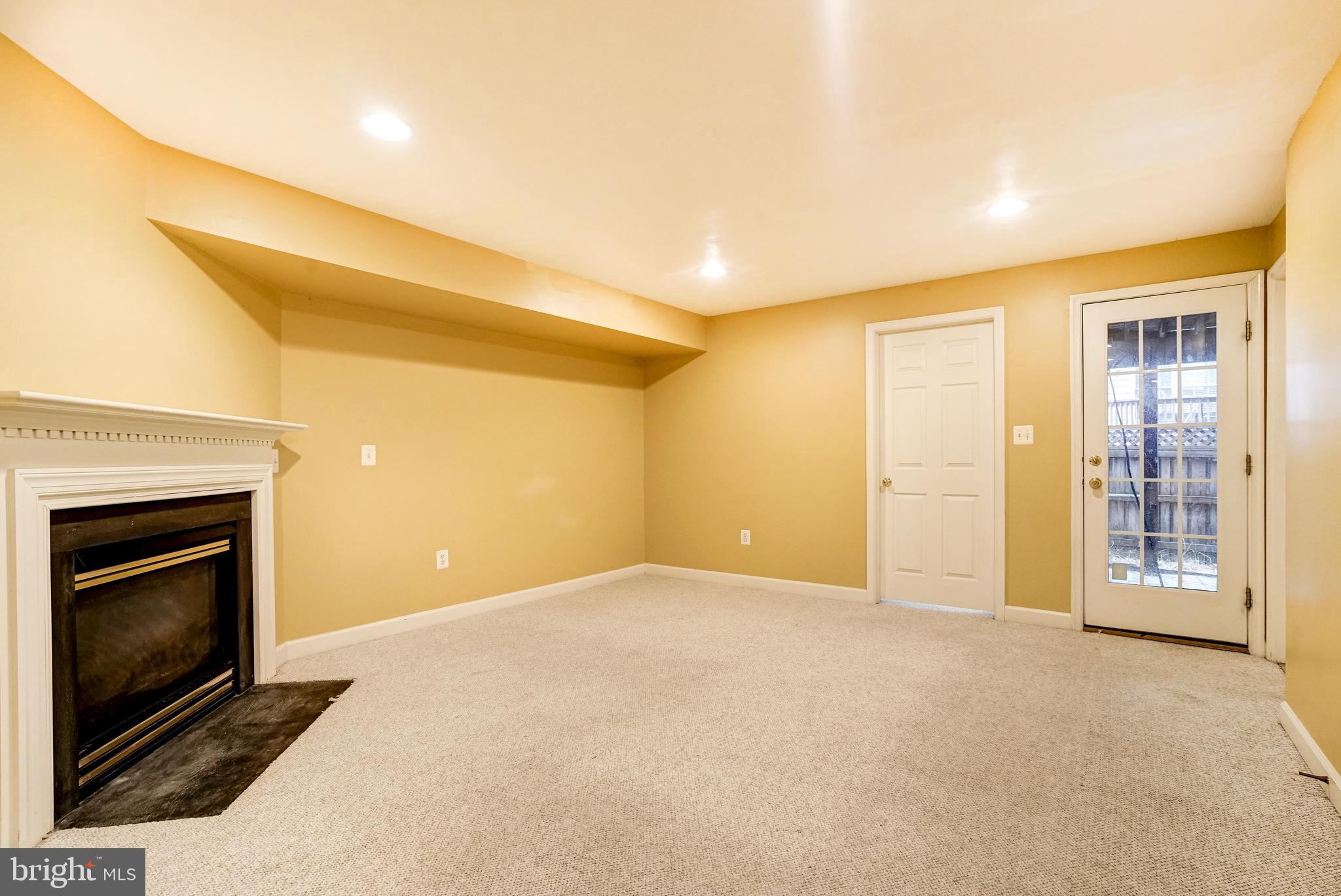 FAIRFAX CENTER LANDBAY - Residential Lease