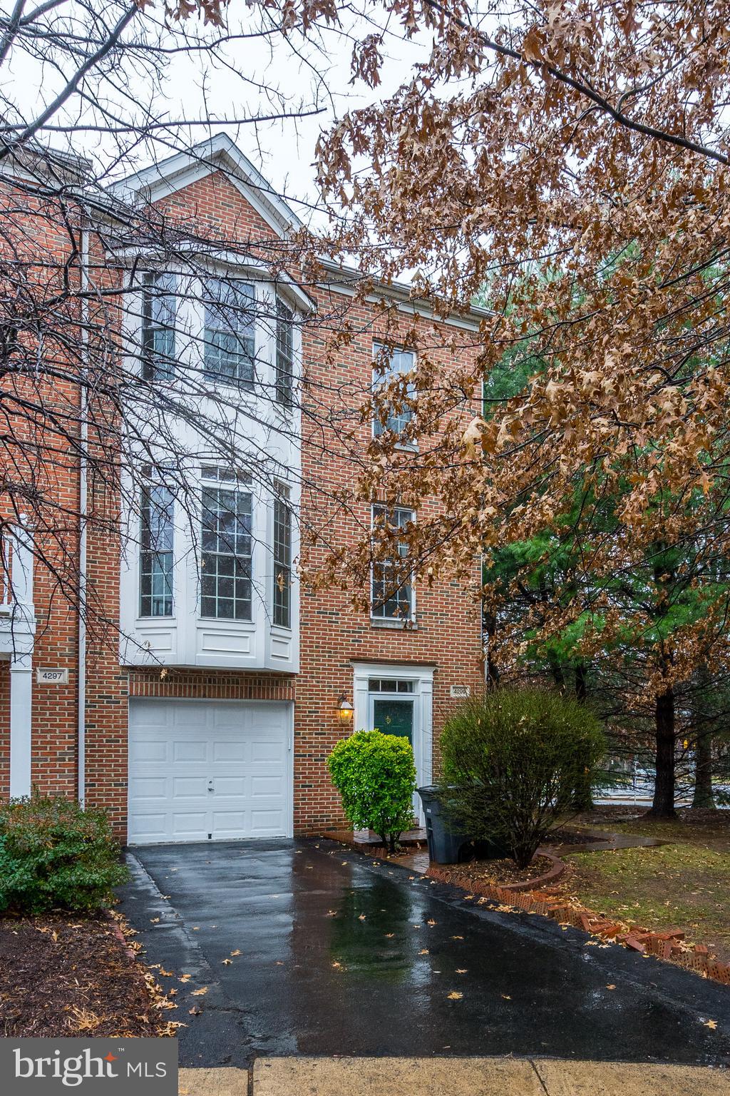 FAIRFAX CENTER LANDBAY - Residential Lease