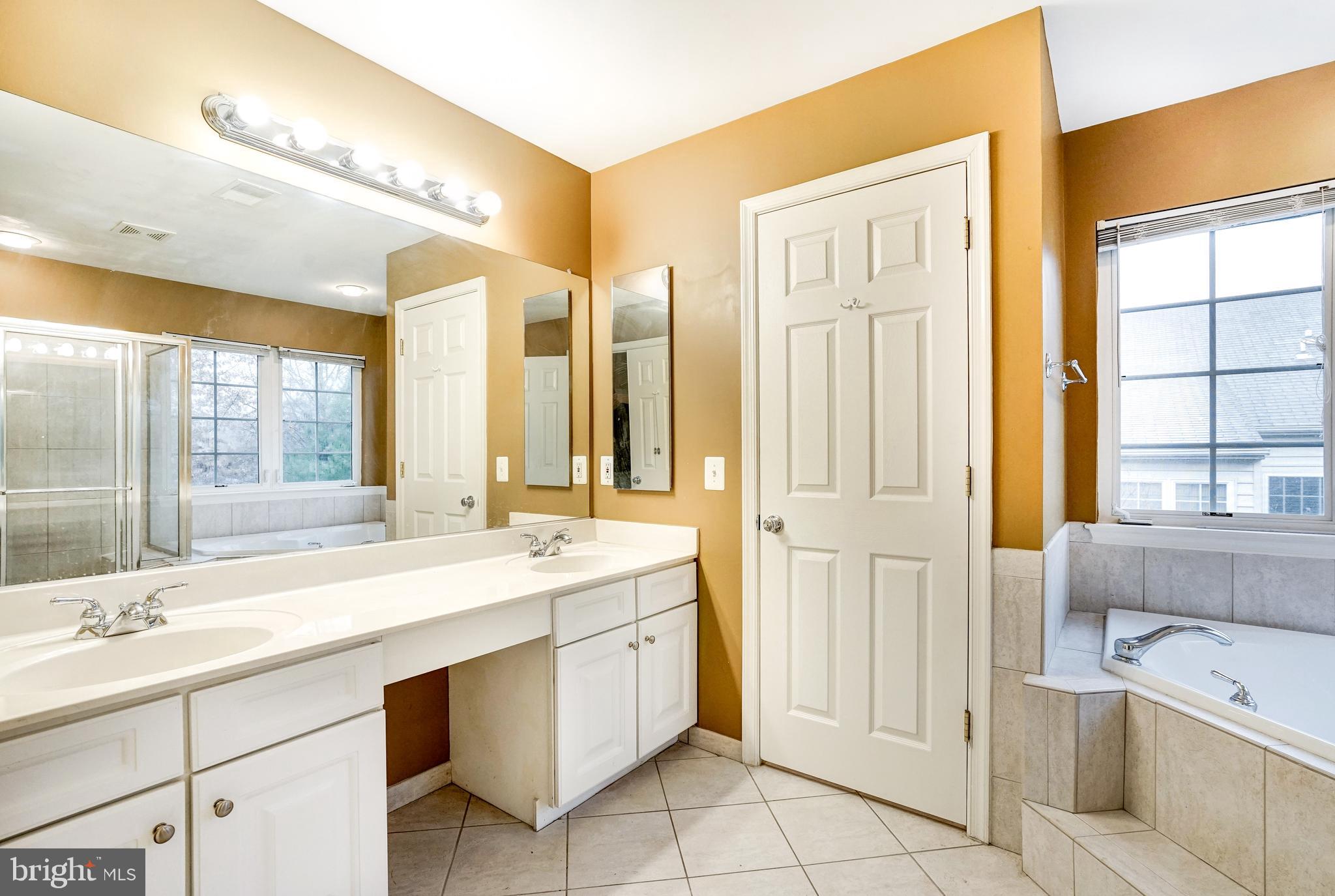 FAIRFAX CENTER LANDBAY - Residential Lease