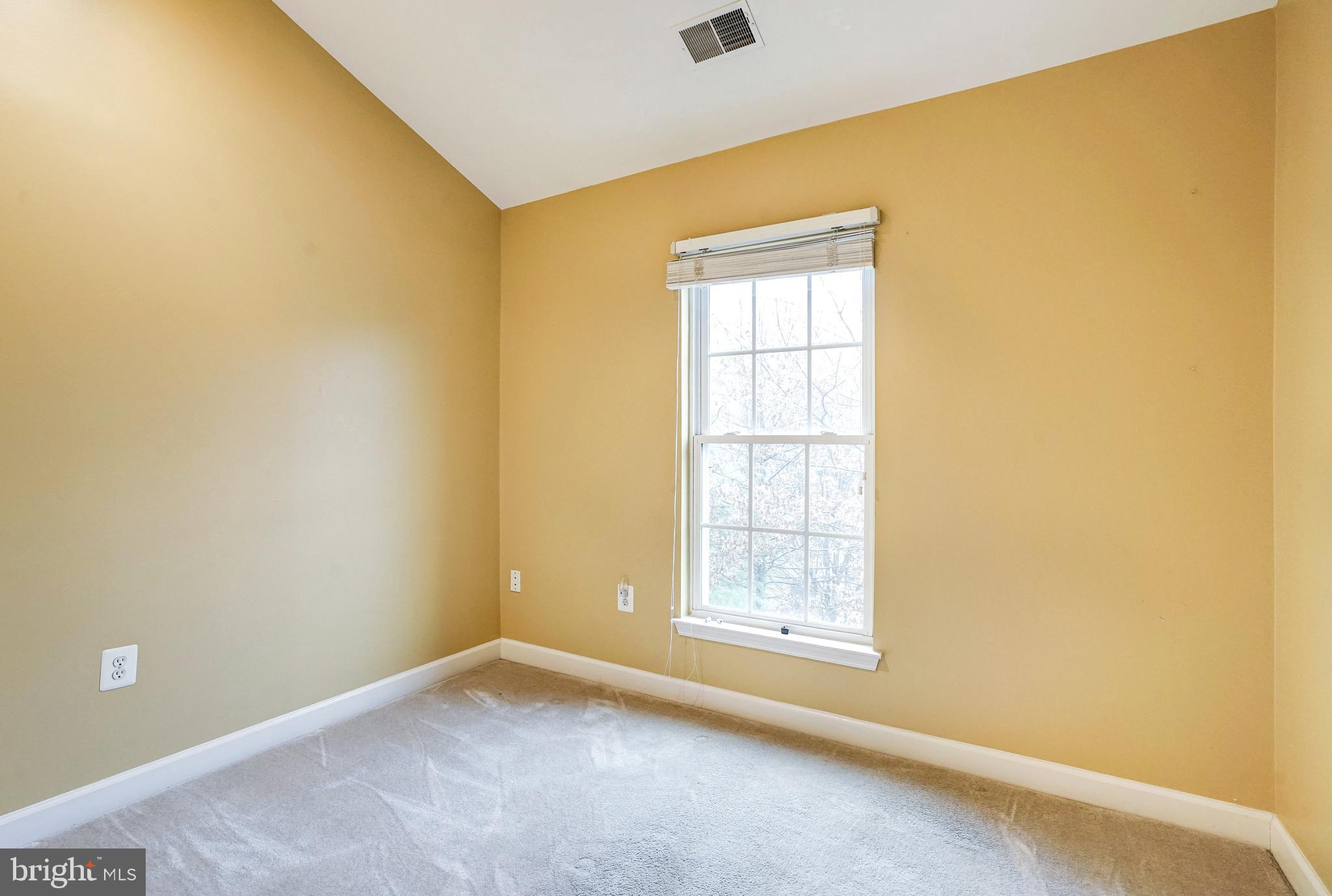 FAIRFAX CENTER LANDBAY - Residential Lease