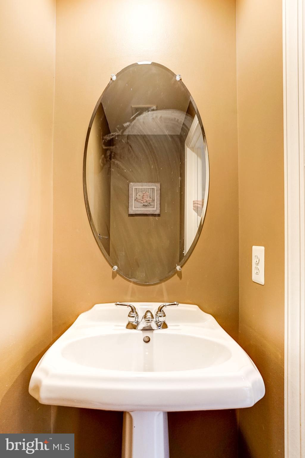 FAIRFAX CENTER LANDBAY - Residential Lease