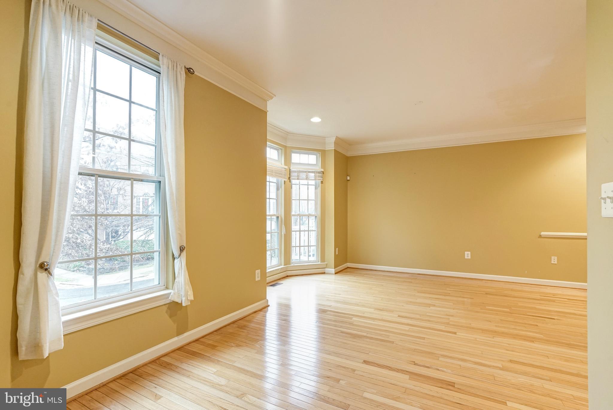 FAIRFAX CENTER LANDBAY - Residential Lease