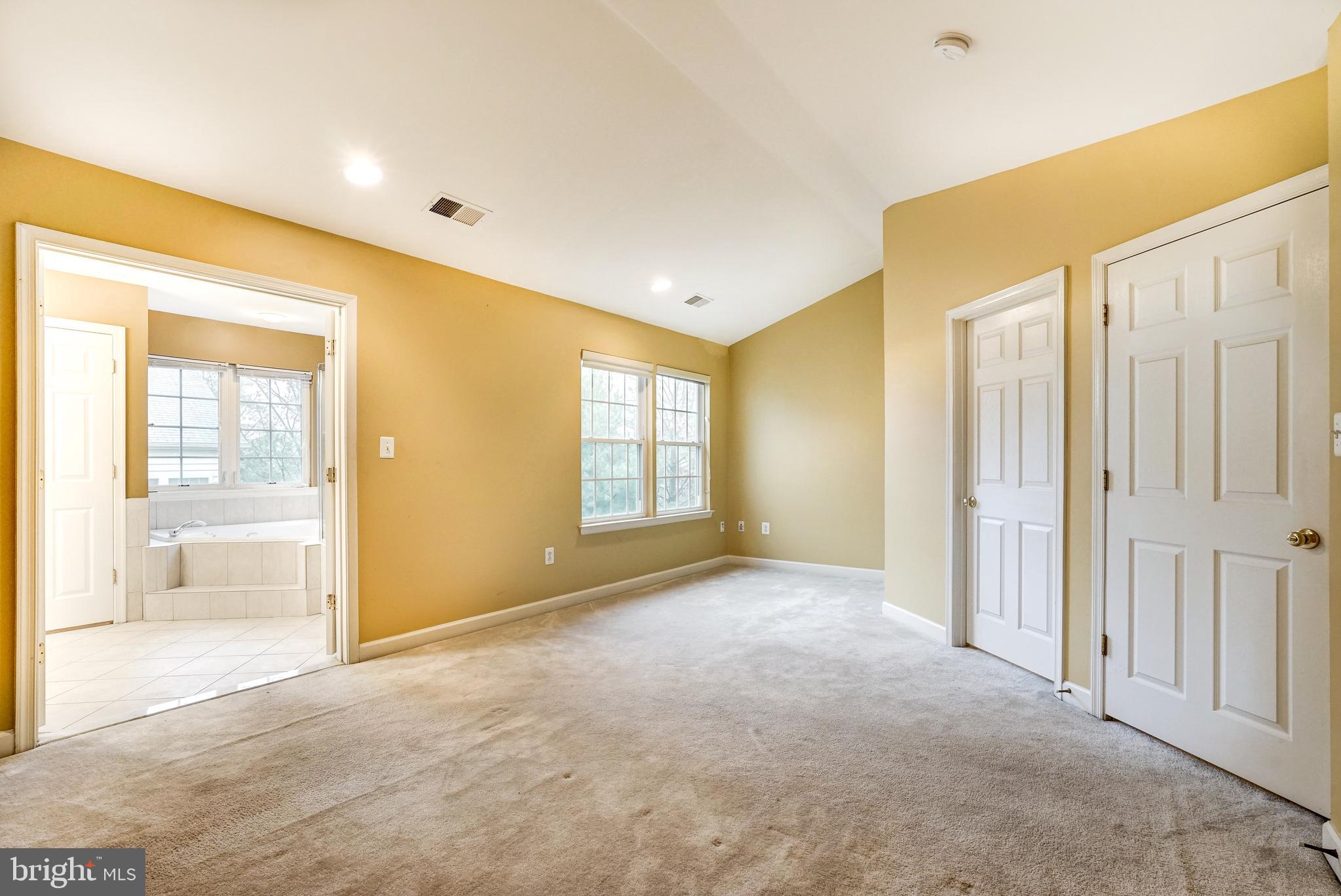 FAIRFAX CENTER LANDBAY - Residential Lease