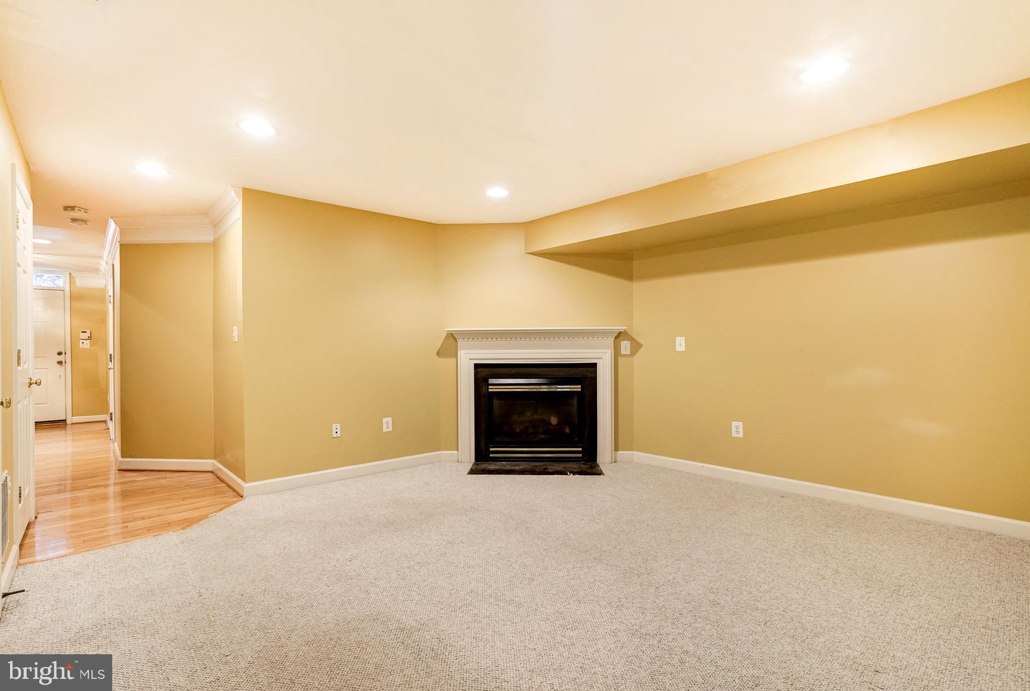 FAIRFAX CENTER LANDBAY - Residential Lease