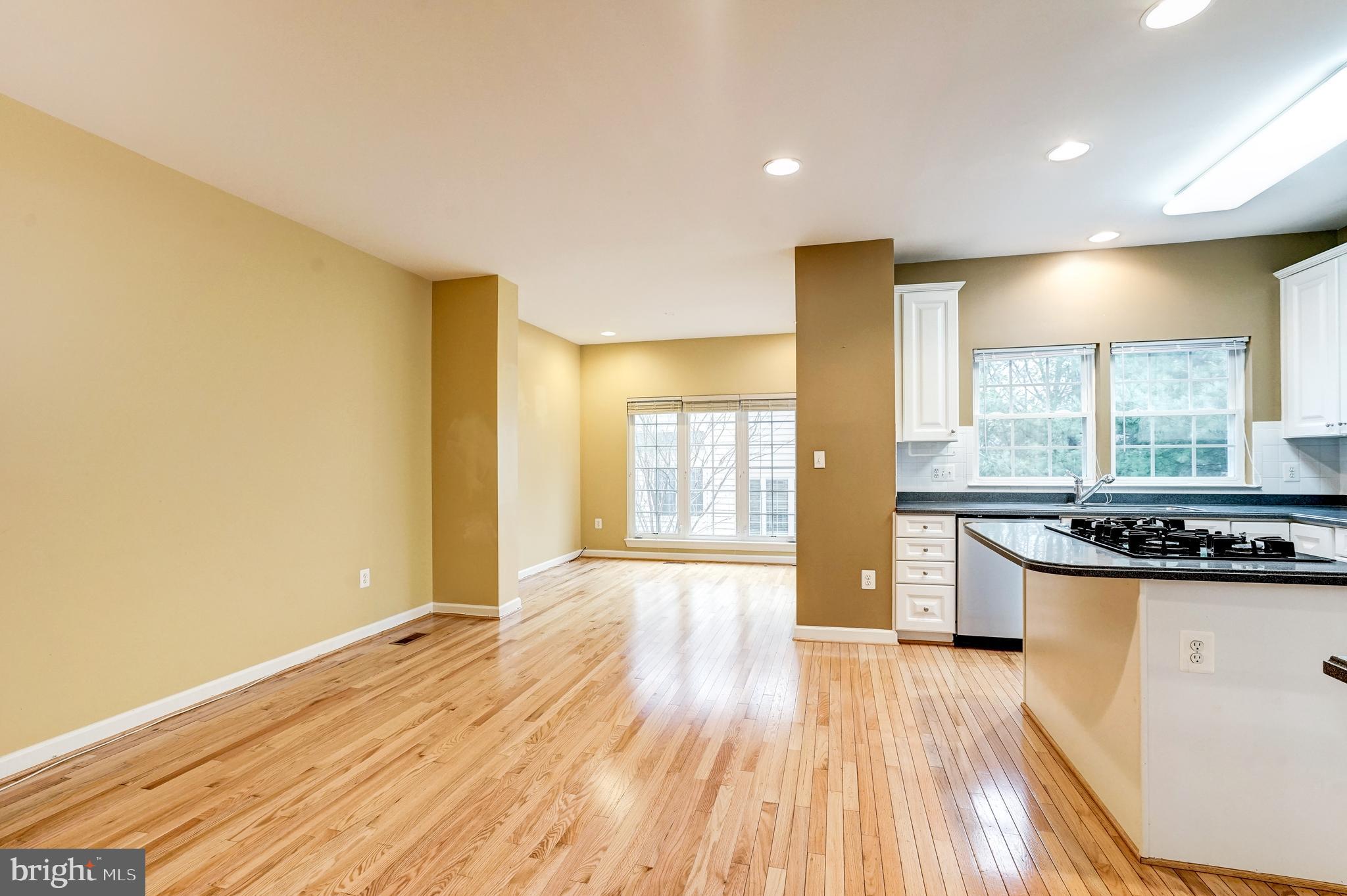 FAIRFAX CENTER LANDBAY - Residential Lease