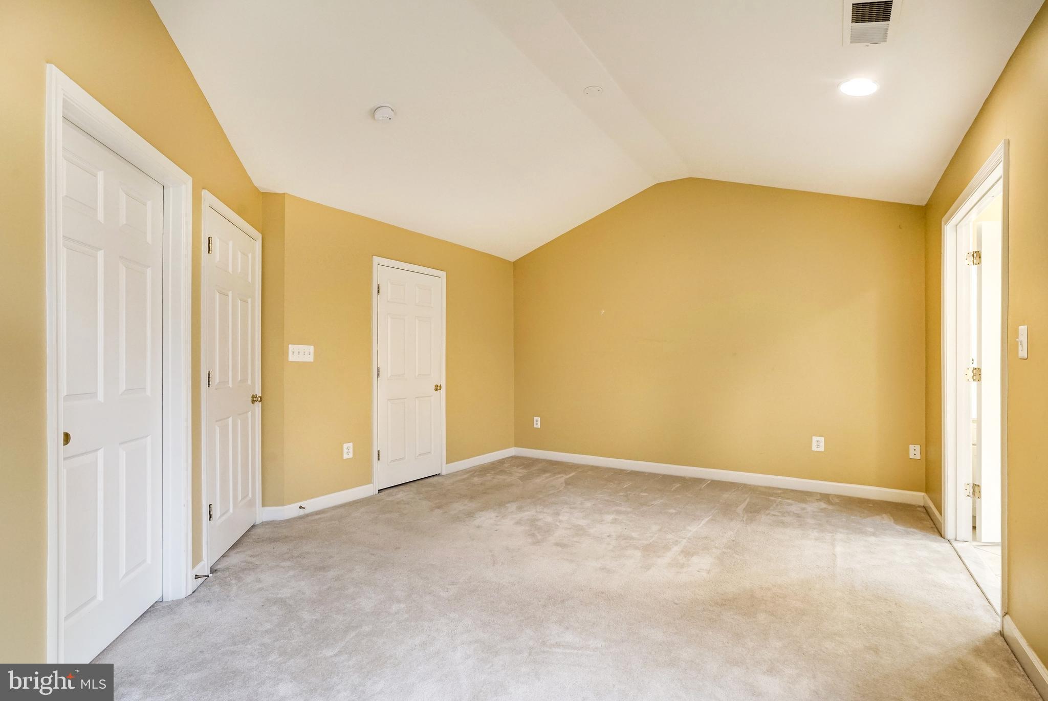 FAIRFAX CENTER LANDBAY - Residential Lease