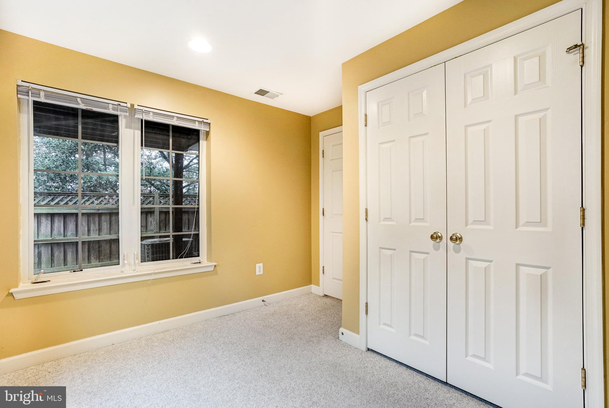 FAIRFAX CENTER LANDBAY - Residential Lease