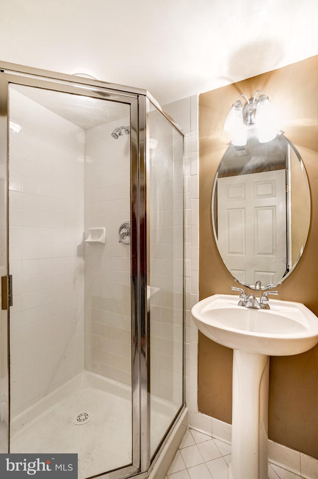 FAIRFAX CENTER LANDBAY - Residential Lease