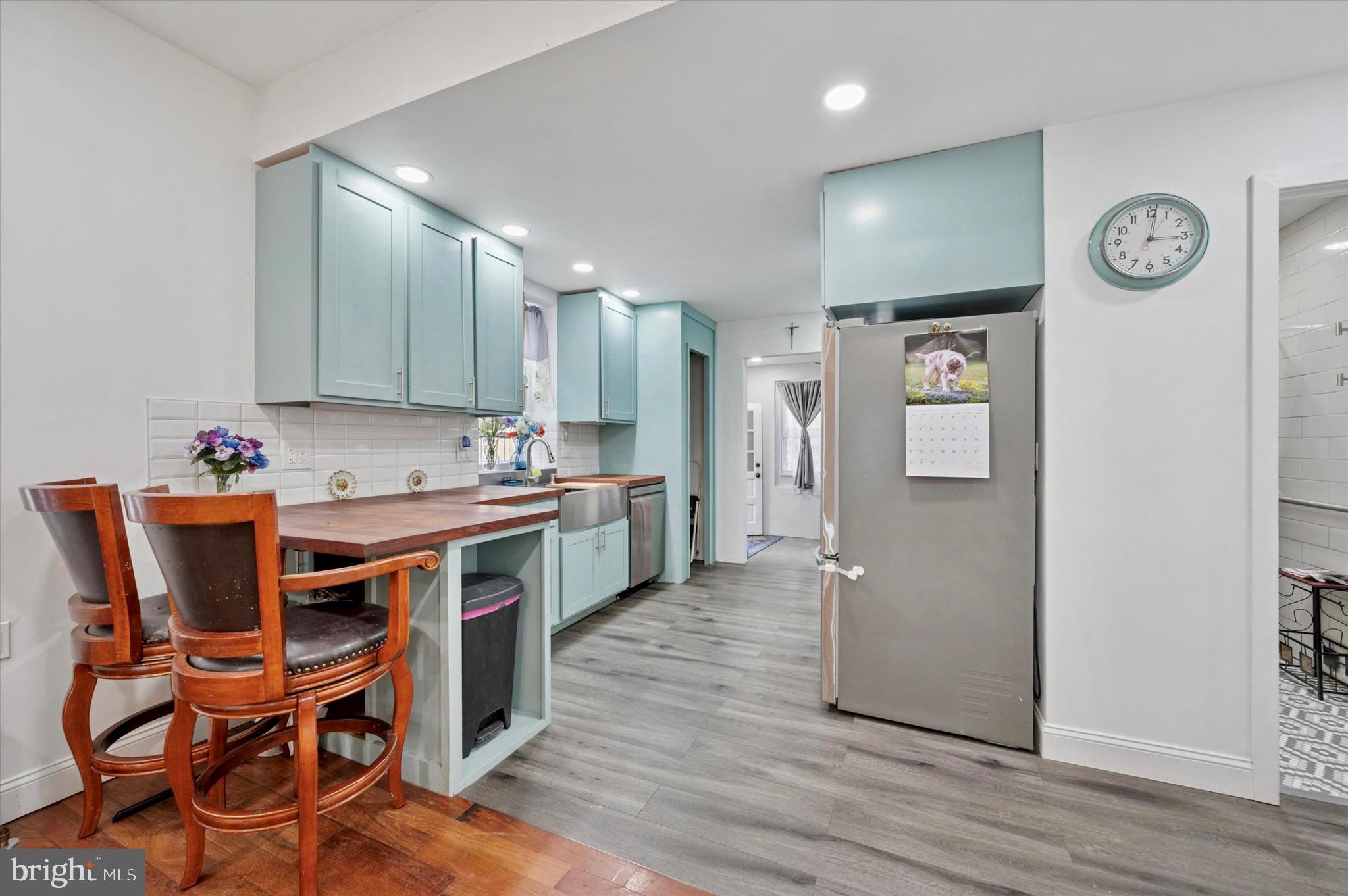 422 N SIMPSON STREET 24