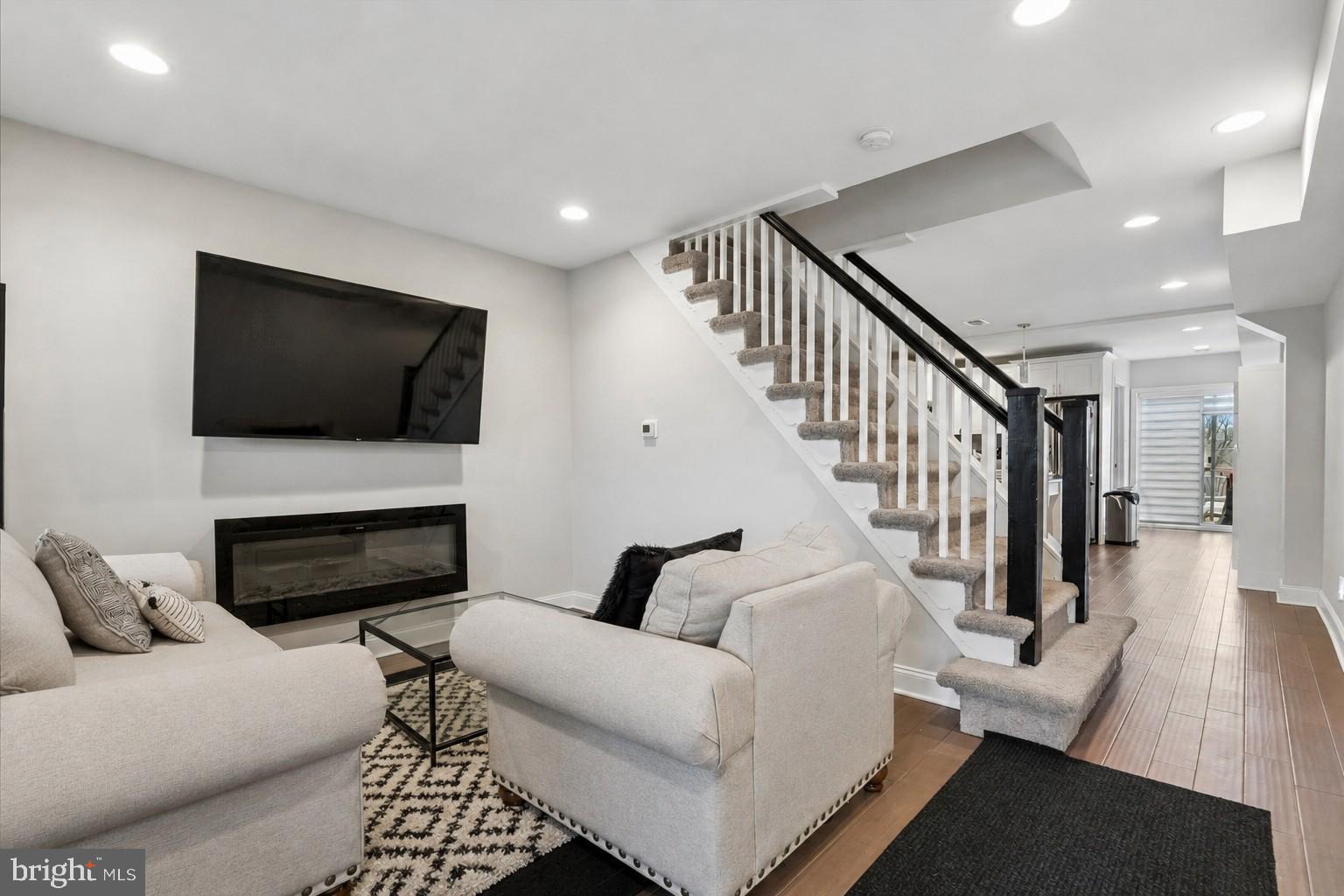 639 OLD ELM STREET