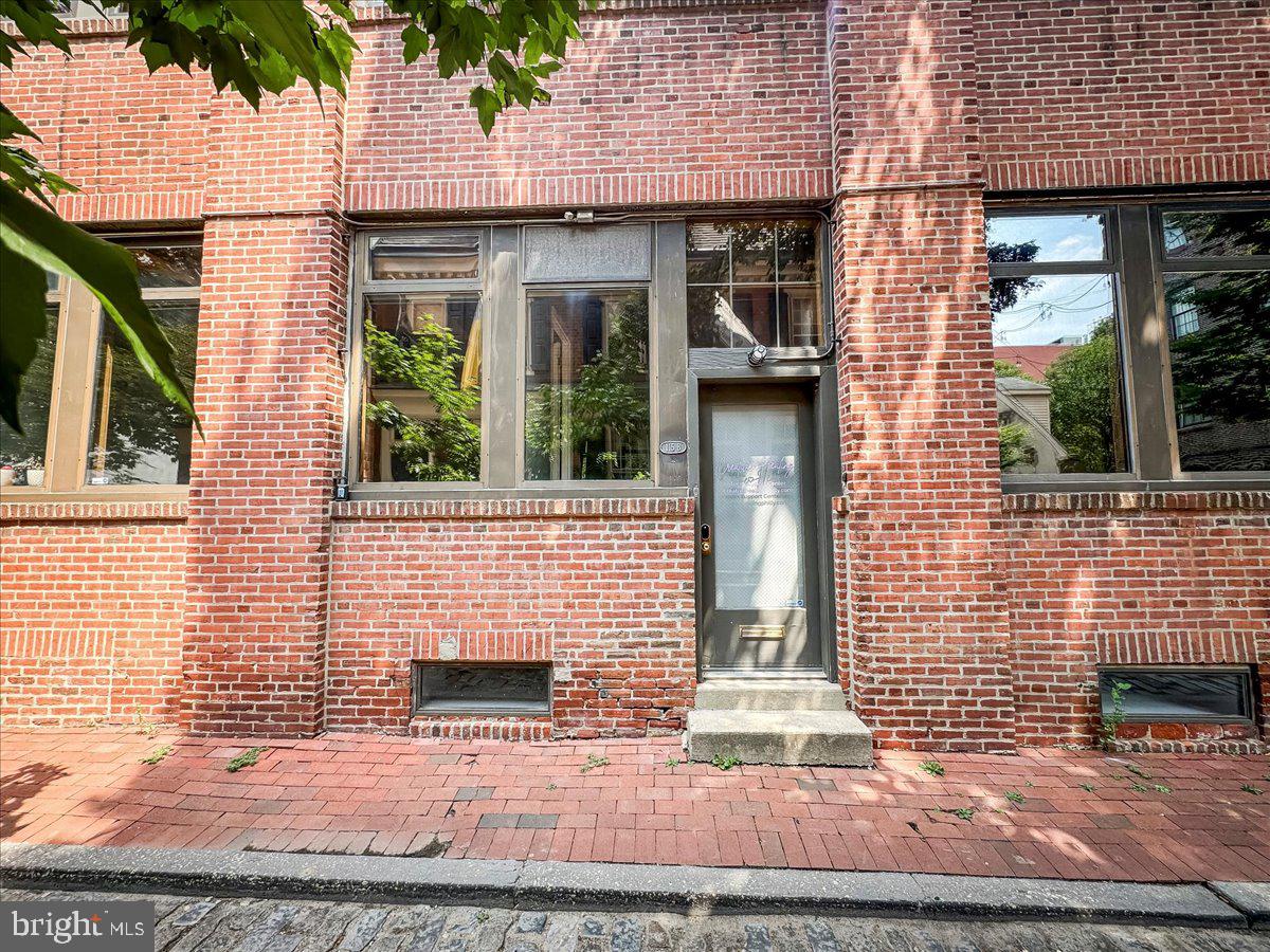 Bright and open professional office space ideal for many uses including residential. Unit B is on multi-levels with two large interior offices , several conference rooms , a kitchen and full bath, spiral staircase , large windows, storage space, reception area and two story atrium. This is a unique property located in the heart of historic old city, close to exciting shops and restaurants. Owner is open to renting or possibly a lease purchase. Take a look at this property and bring your ideas to life!