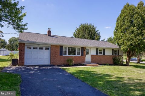 Photo of 695 Imperial Drive, LANCASTER, PA 17601 (MLS # PALA2076436)