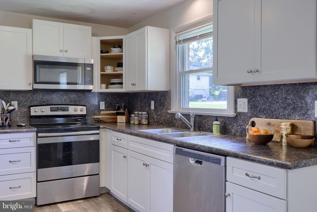 Photo of 695 Imperial Drive, LANCASTER, PA 17601 (MLS # PALA2076436)