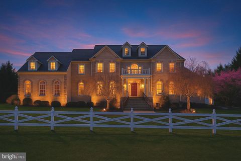 Photo of 13116 Brushwood Way, POTOMAC, MD 20854 (MLS # MDMC2189992)