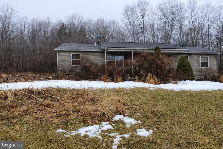 3-bedroom, 2-bath home with space to add a half bath in the unfinished basement. The home offers a solid
structure and good subfloor condition, providing a strong foundation for updates. Roof, windows, kitchen,
and bathrooms are original to the build, while the appliances have been replaced.

The main floor includes a bathroom with a laundry area. The second bathroom features a stand-up
shower, jacuzzi tub, and double vanity. The unfinished basement provides expansion potential and
includes a spacious 2.5-car garage.

Property needs cosmetic improvements, including flooring and landscaping, making it a great opportunity
to add value and personalize to your taste.